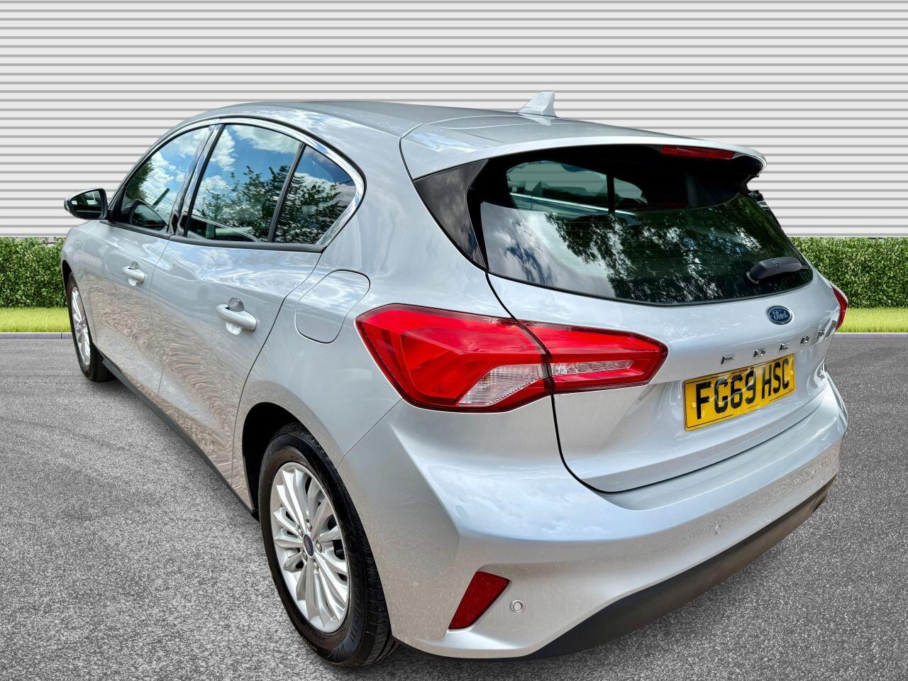 Ford Focus view 6