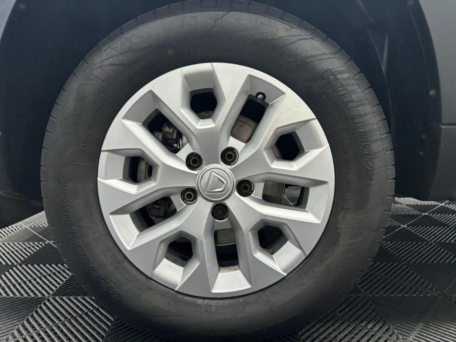 Dacia Duster view 30