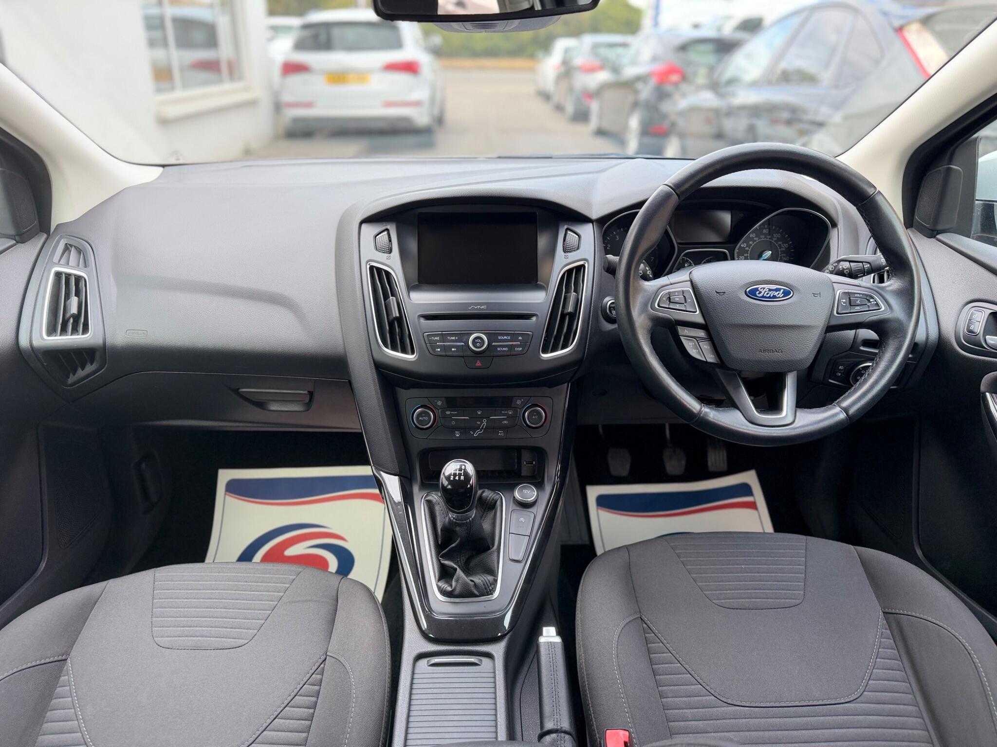 Ford Focus view 10