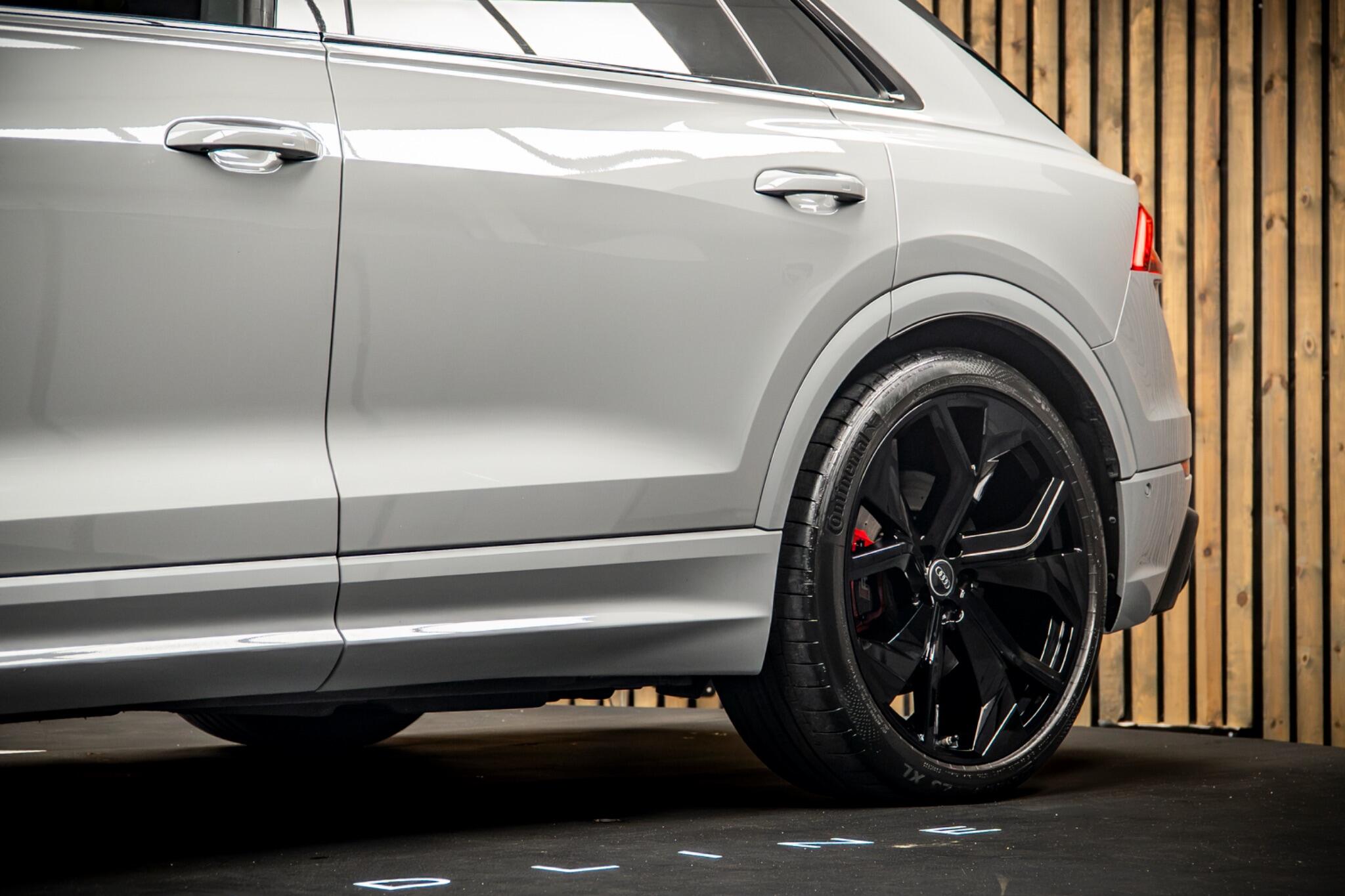 Audi RS Q8 view 15