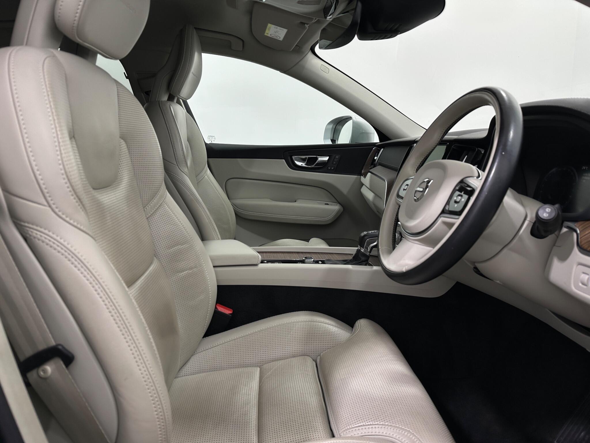 Volvo XC60 view 32