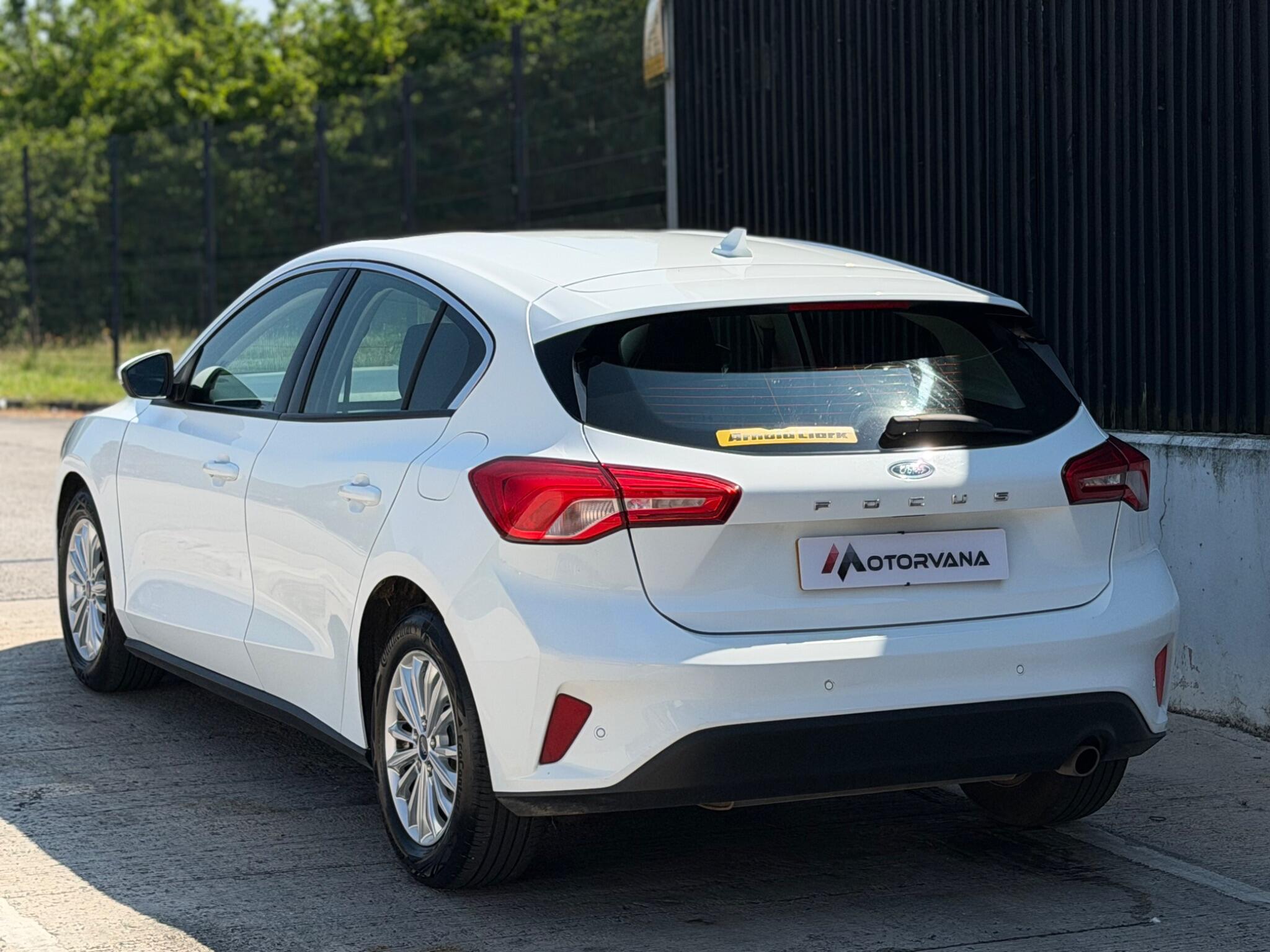 Ford Focus view 8