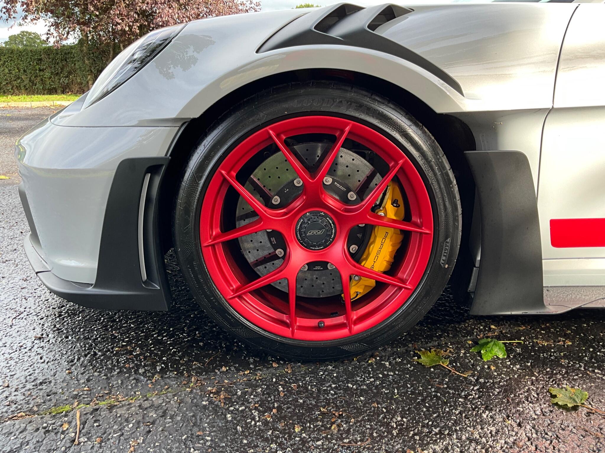 Porsche 911 view 13