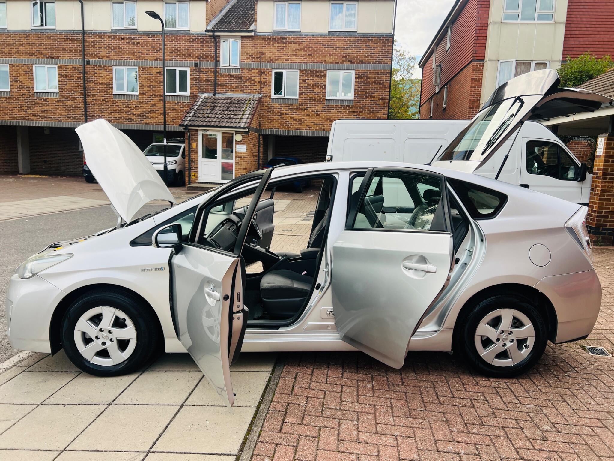 Toyota Prius view 22
