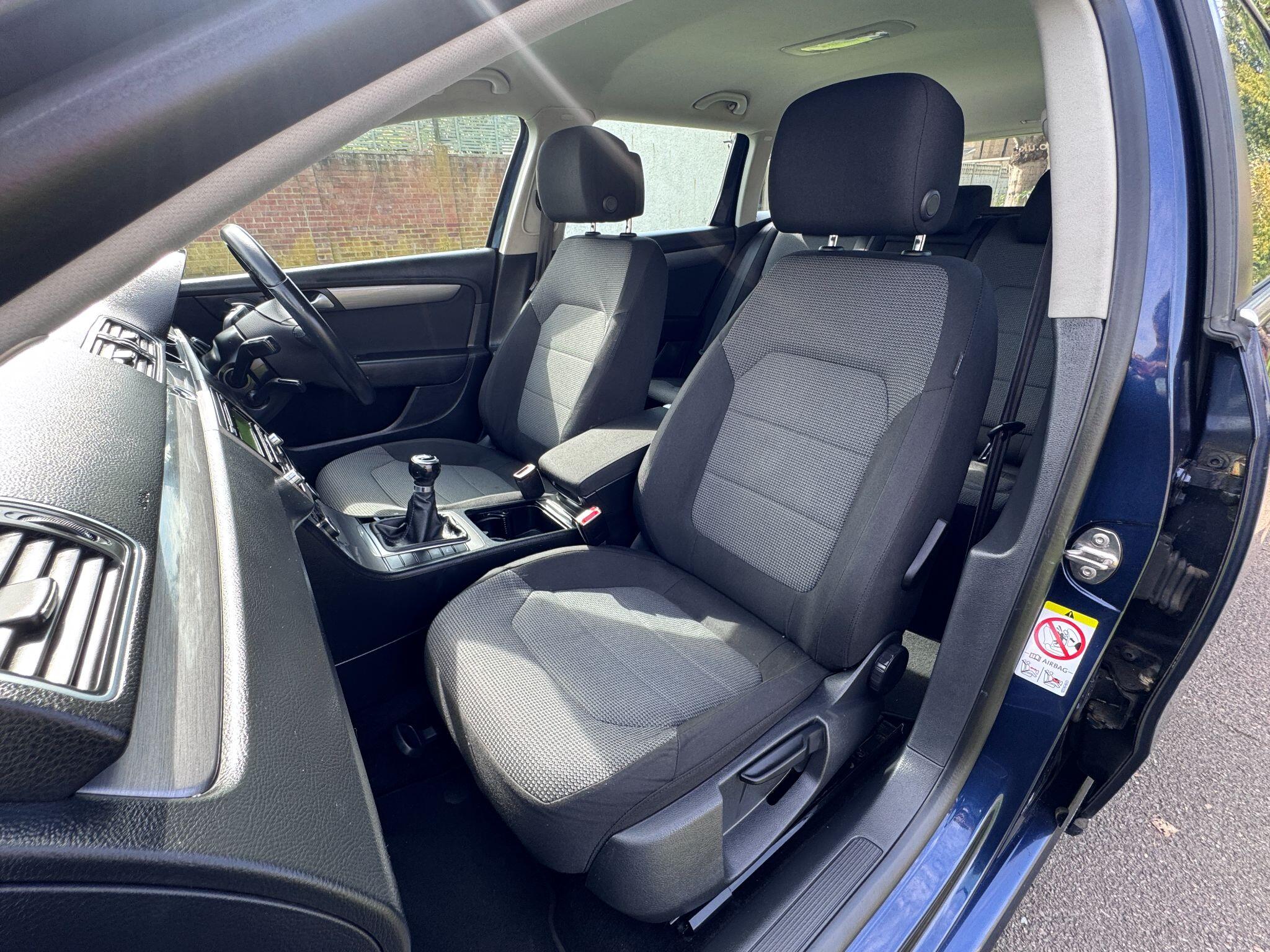 2011 Volkswagen Passat image 36