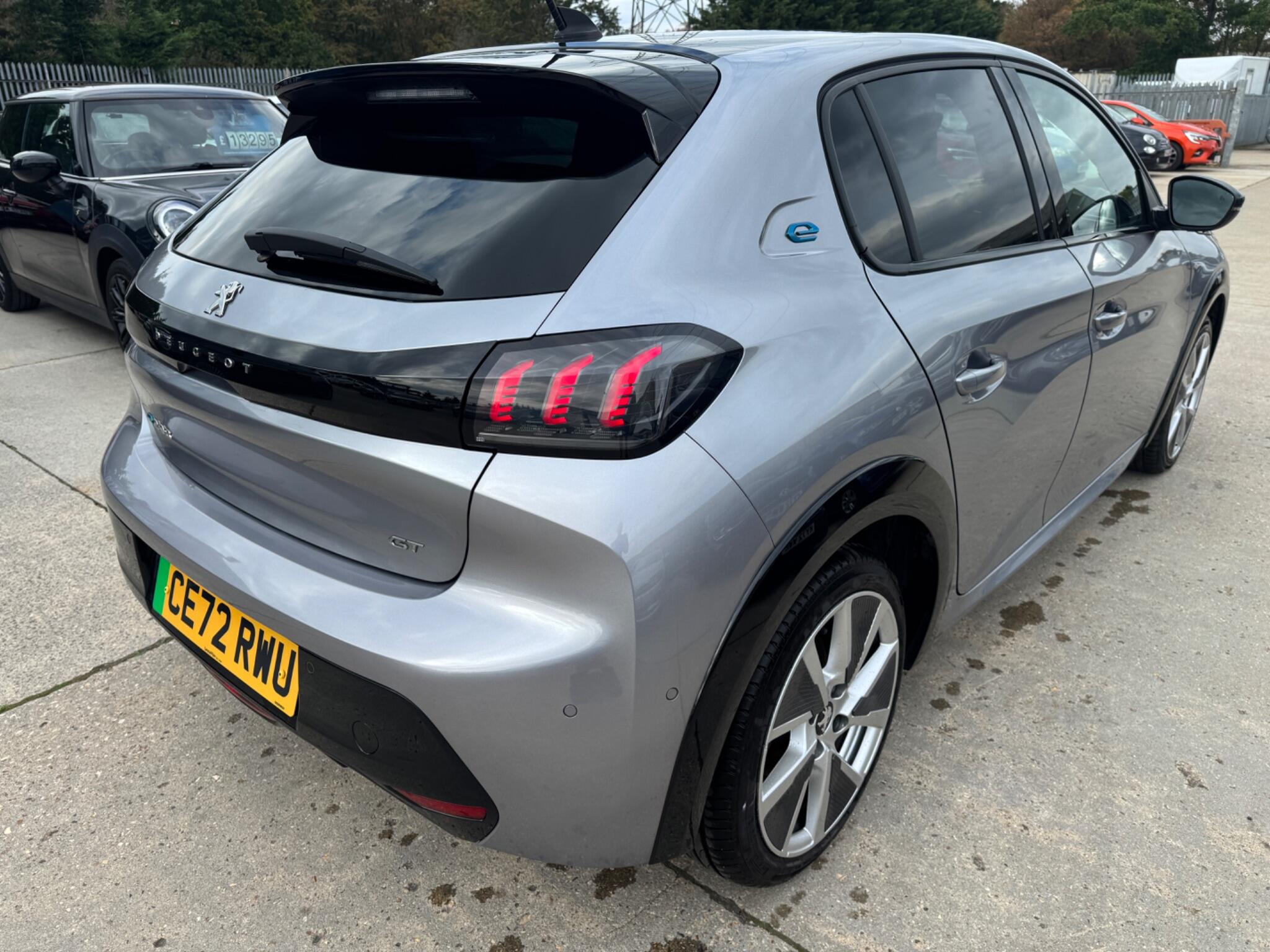 Peugeot E-208 view 14