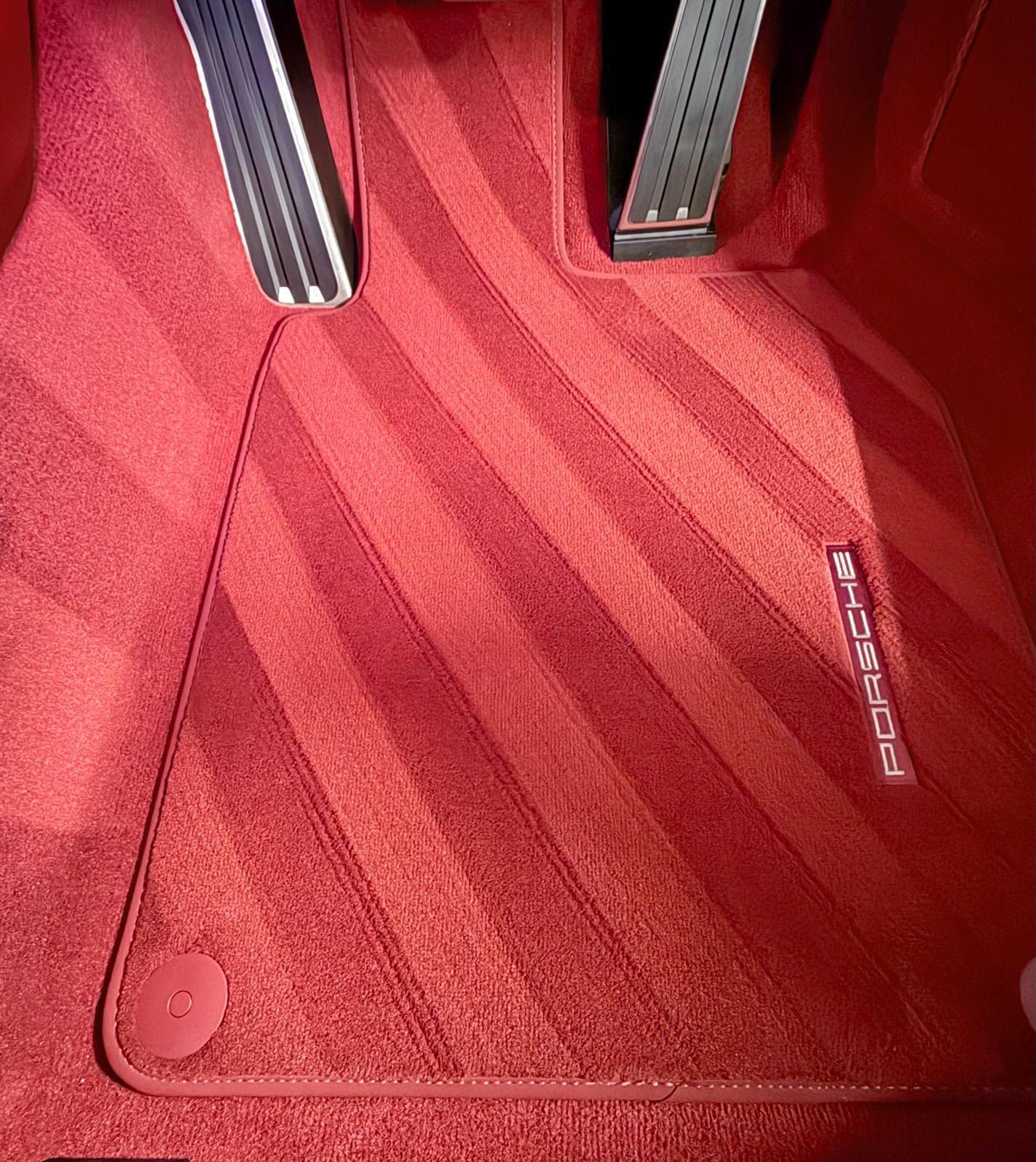 Porsche 911 view 40