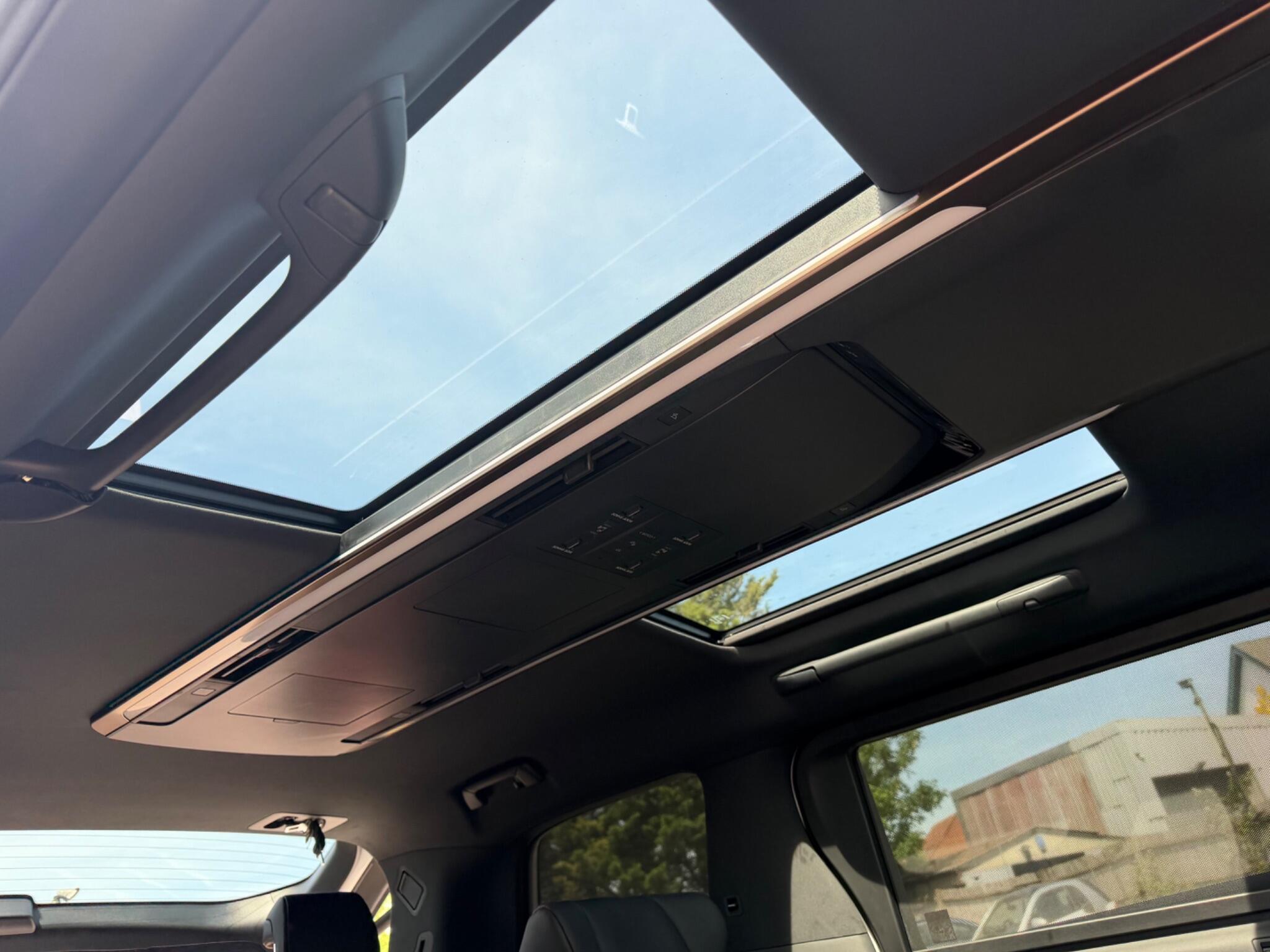 Toyota Alphard view 14