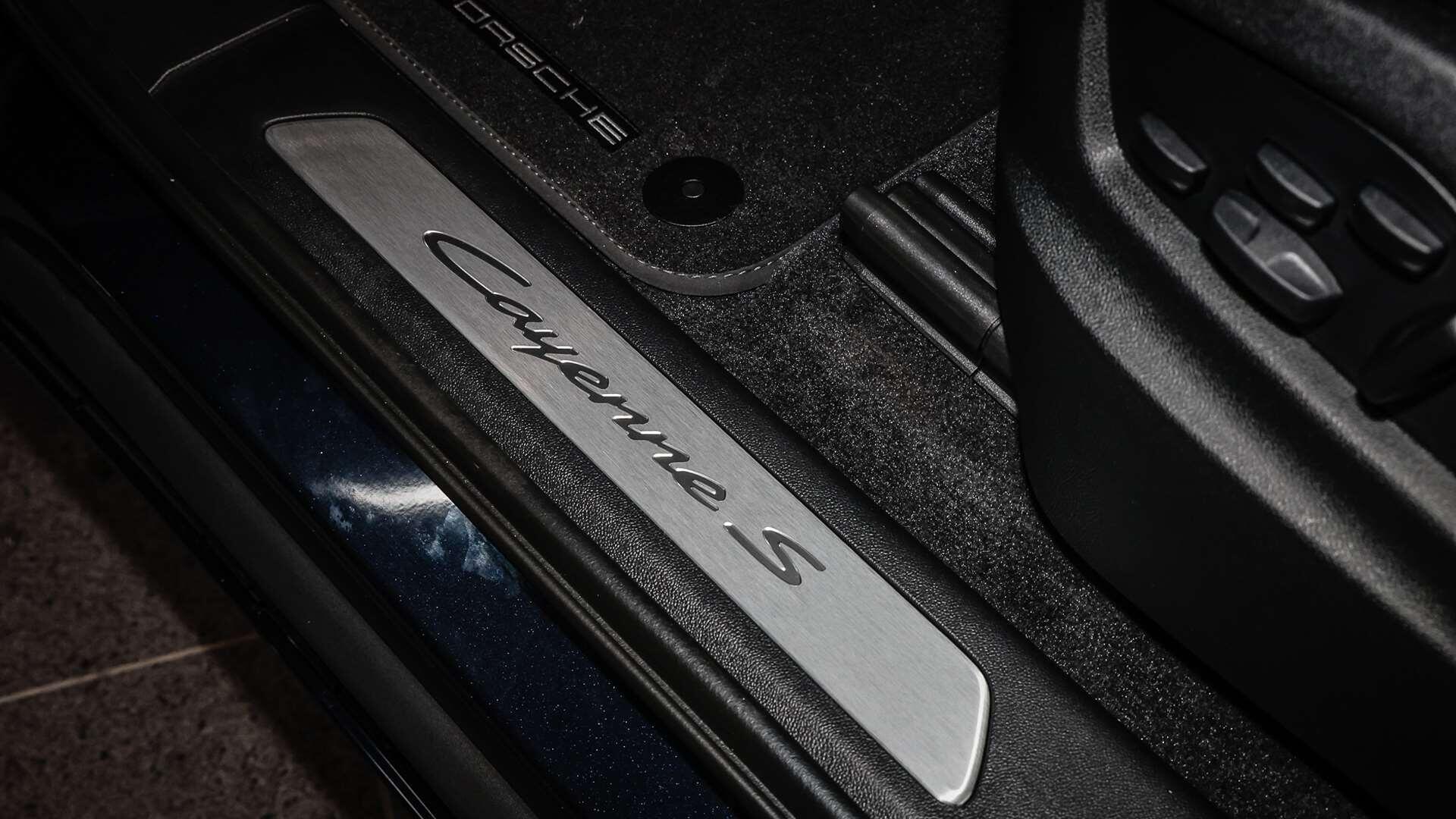 Porsche Cayenne view 26