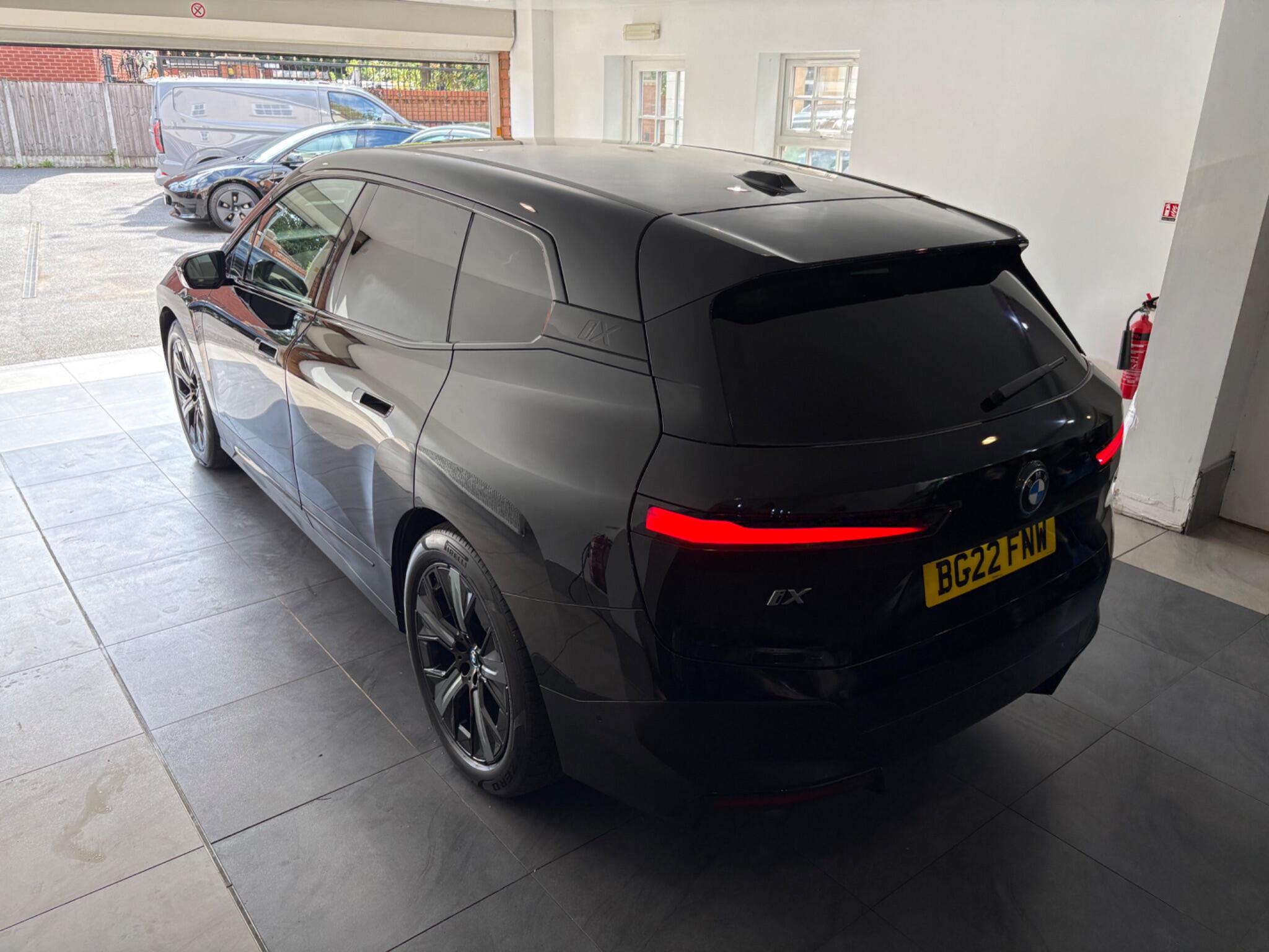 BMW Ix view 4