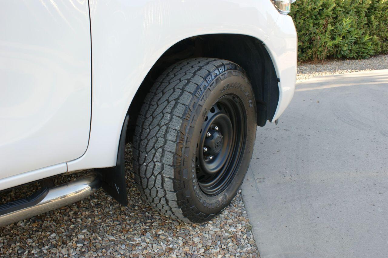 Toyota Hilux view 10