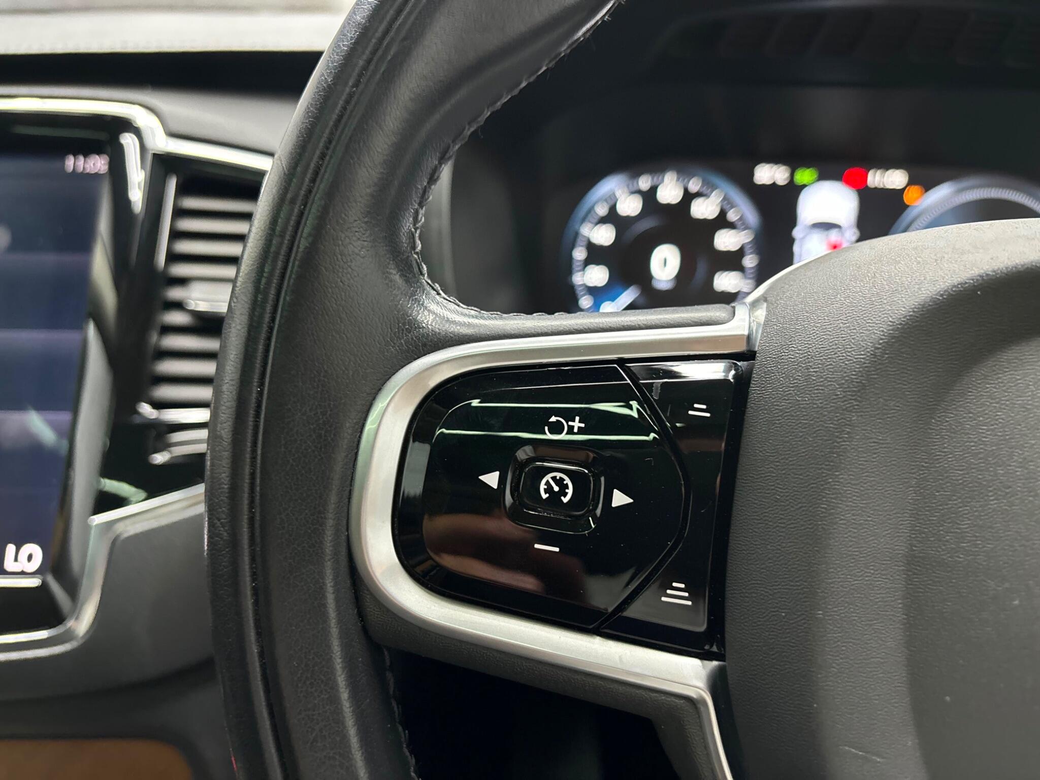 Volvo XC90 view 16