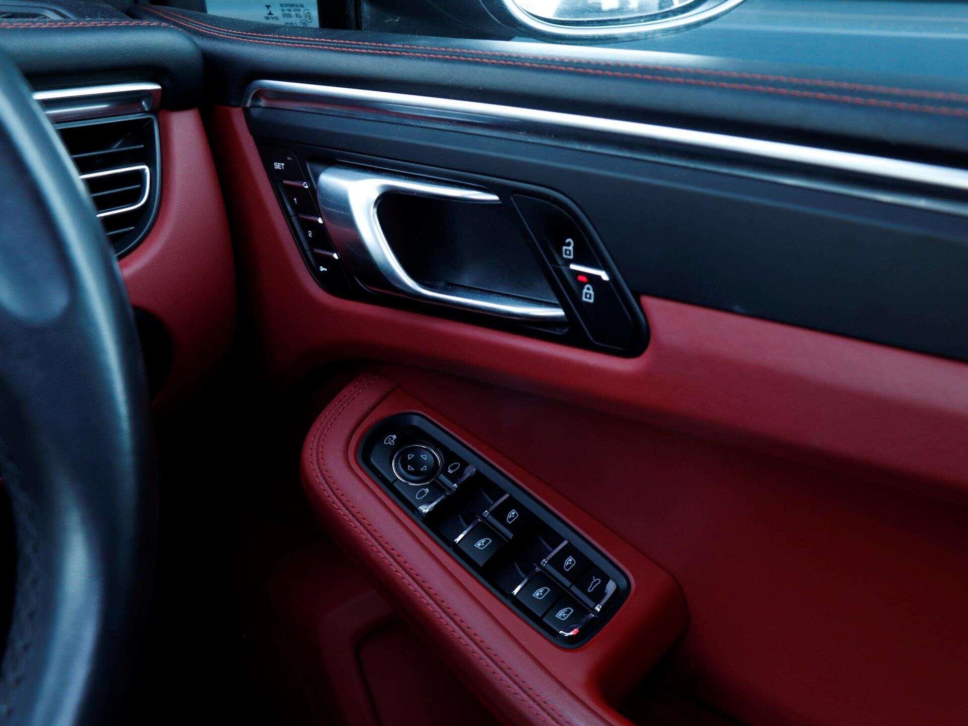 Porsche Macan view 20