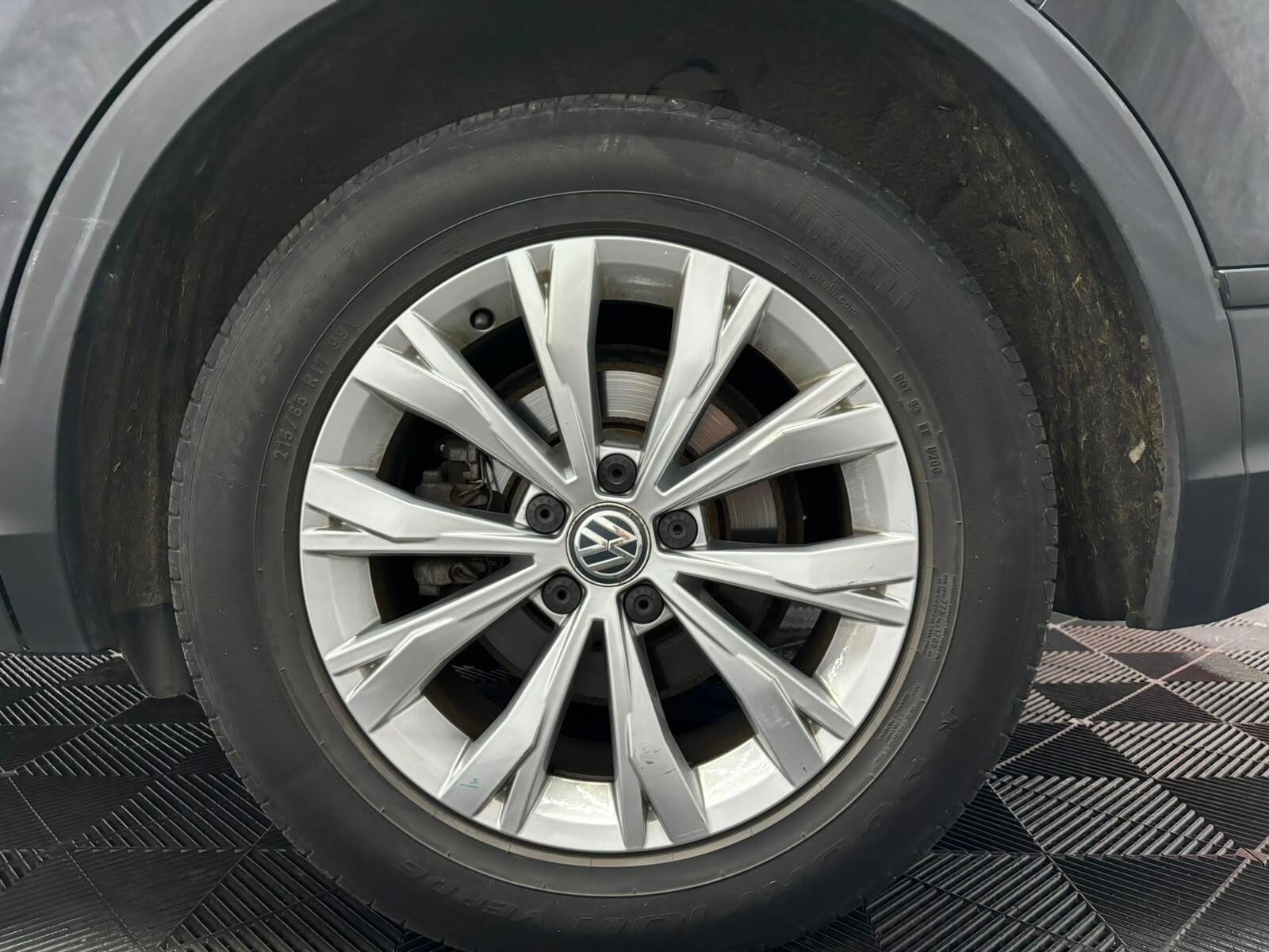 Volkswagen Tiguan view 17