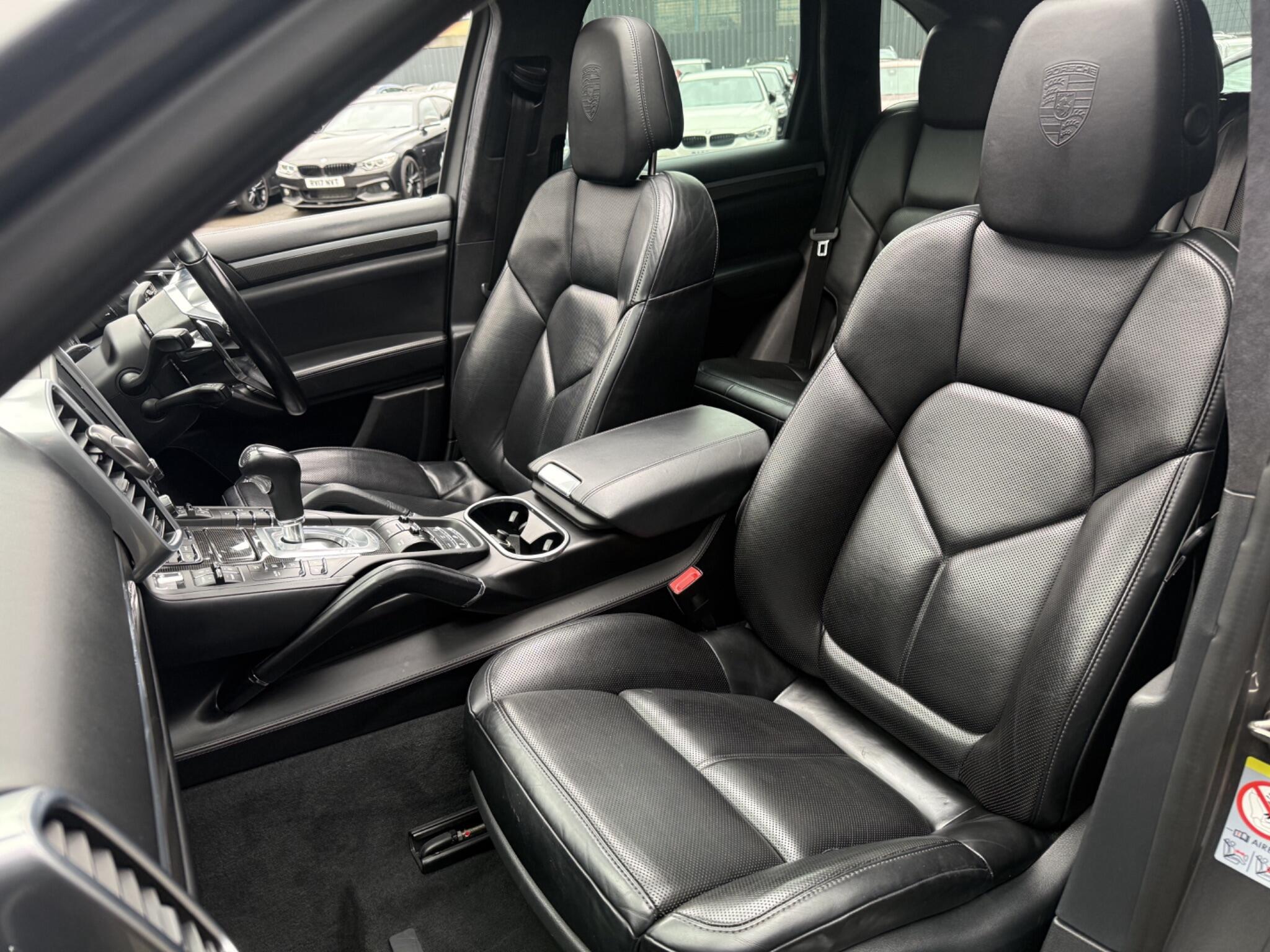 Porsche Cayenne view 41