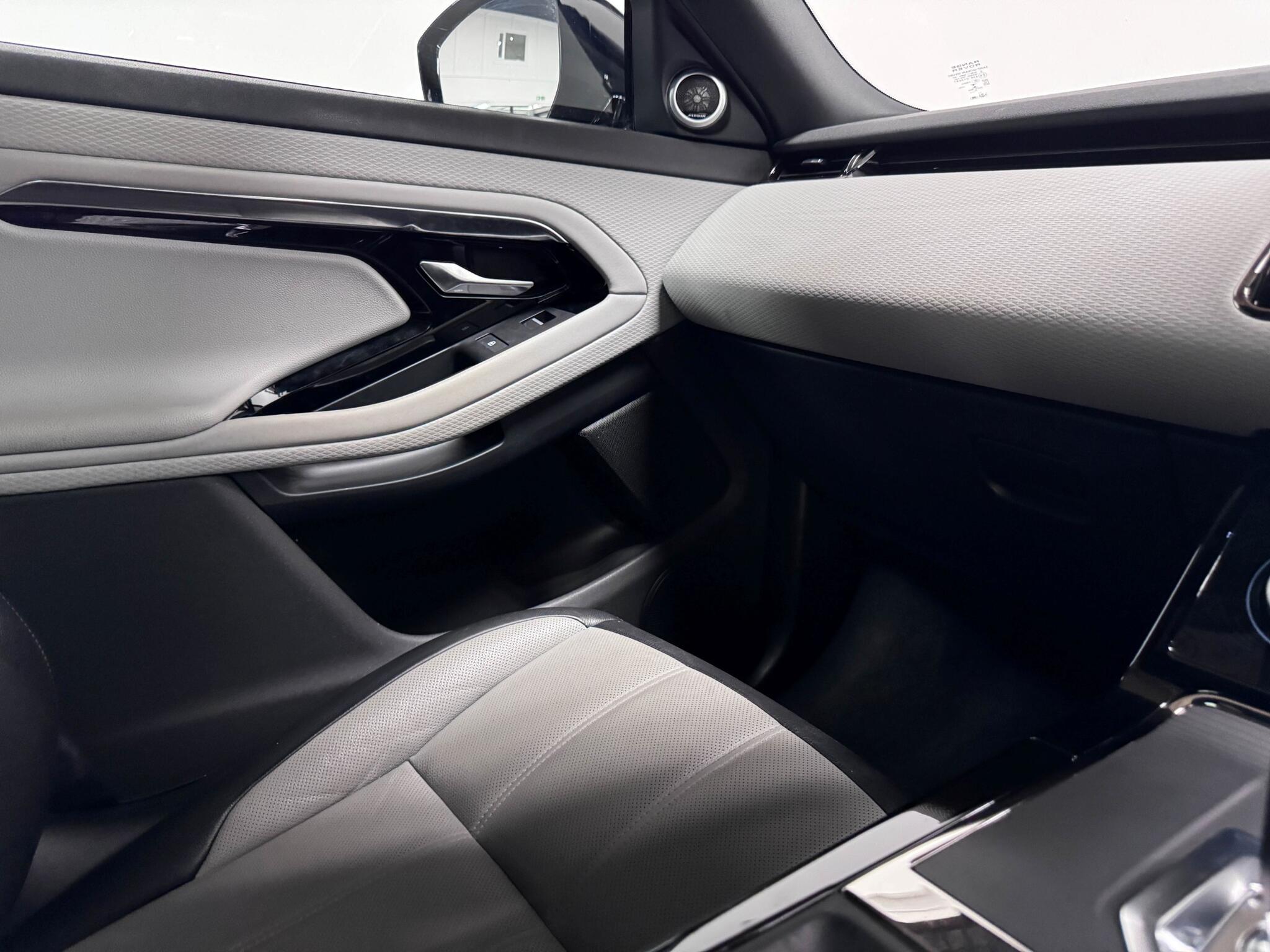 Land Rover Range Rover Evoque view 37