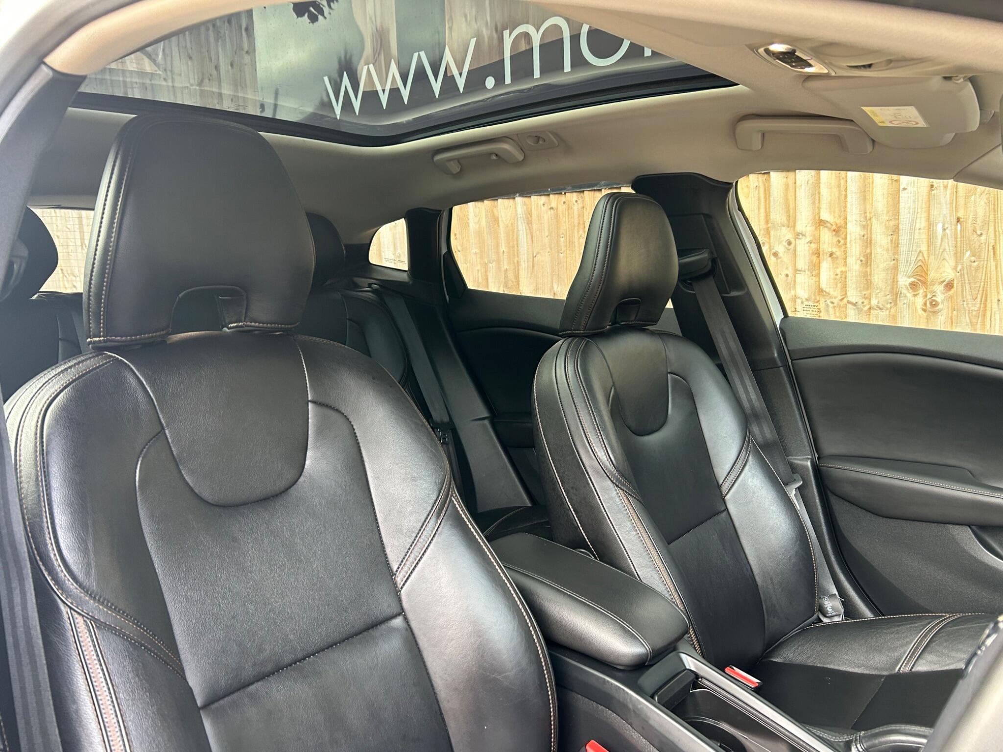 Volvo V40 Cross Country view 40