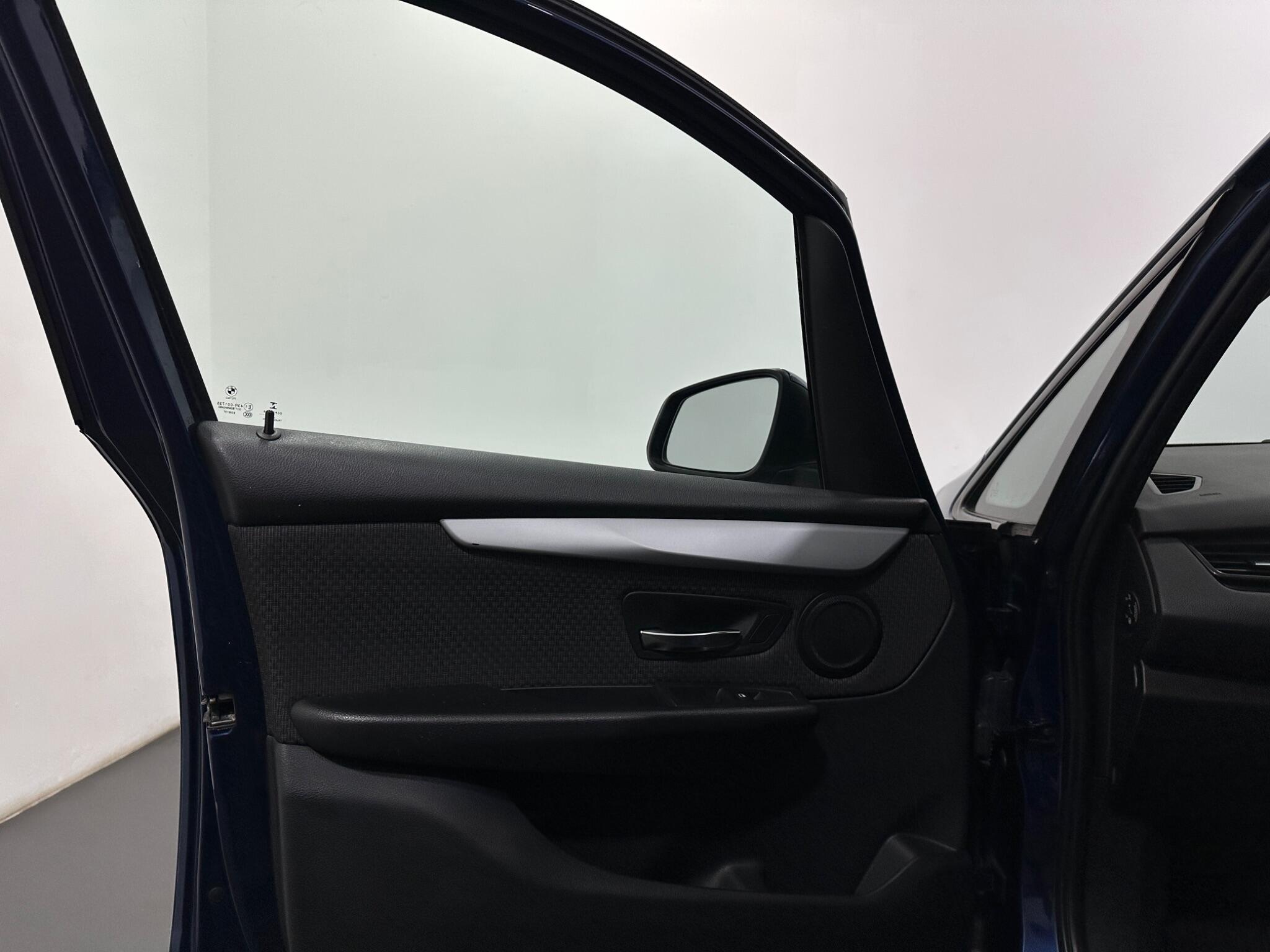 BMW 2 Series view 35