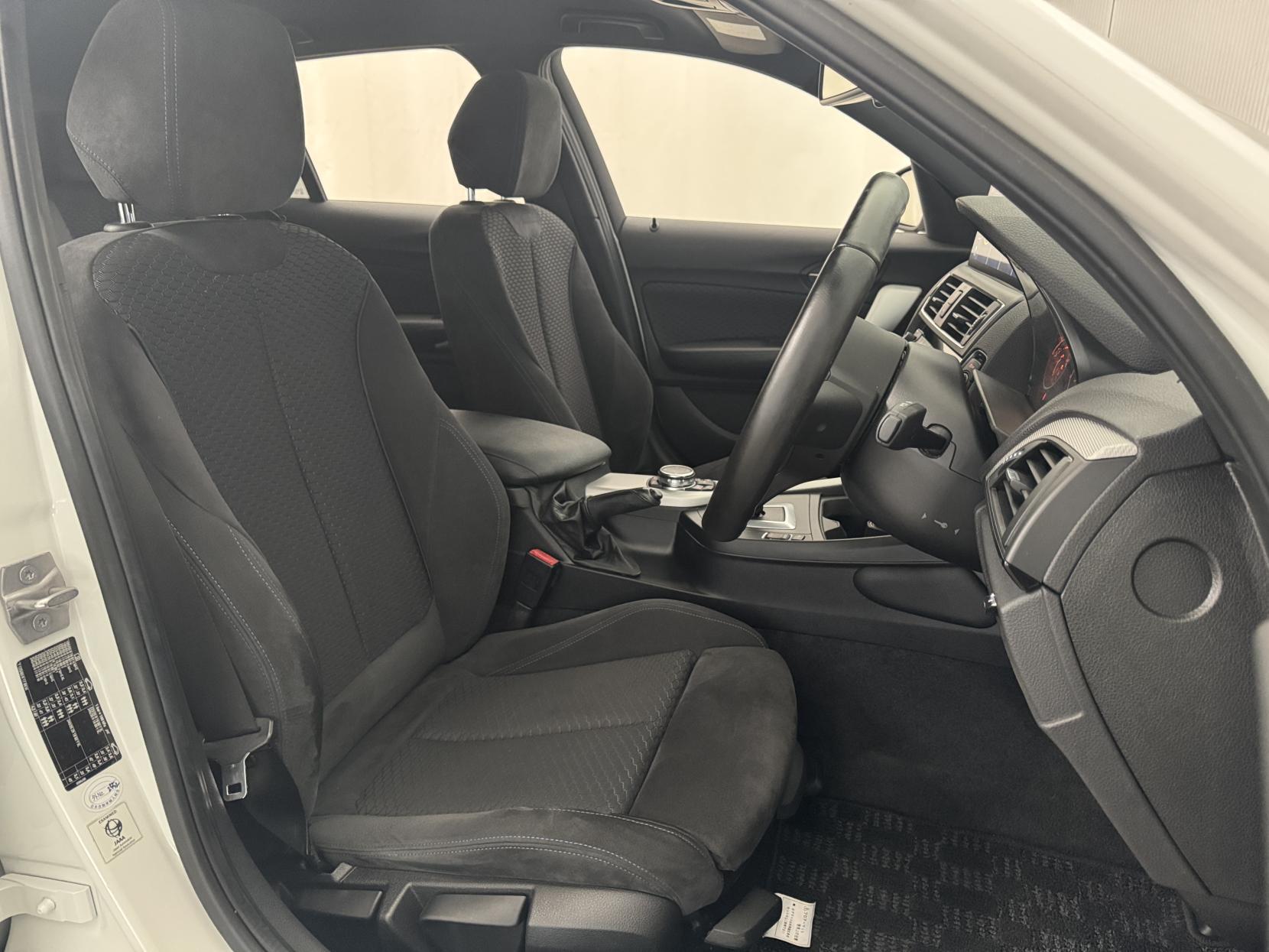BMW 1 Series view 35