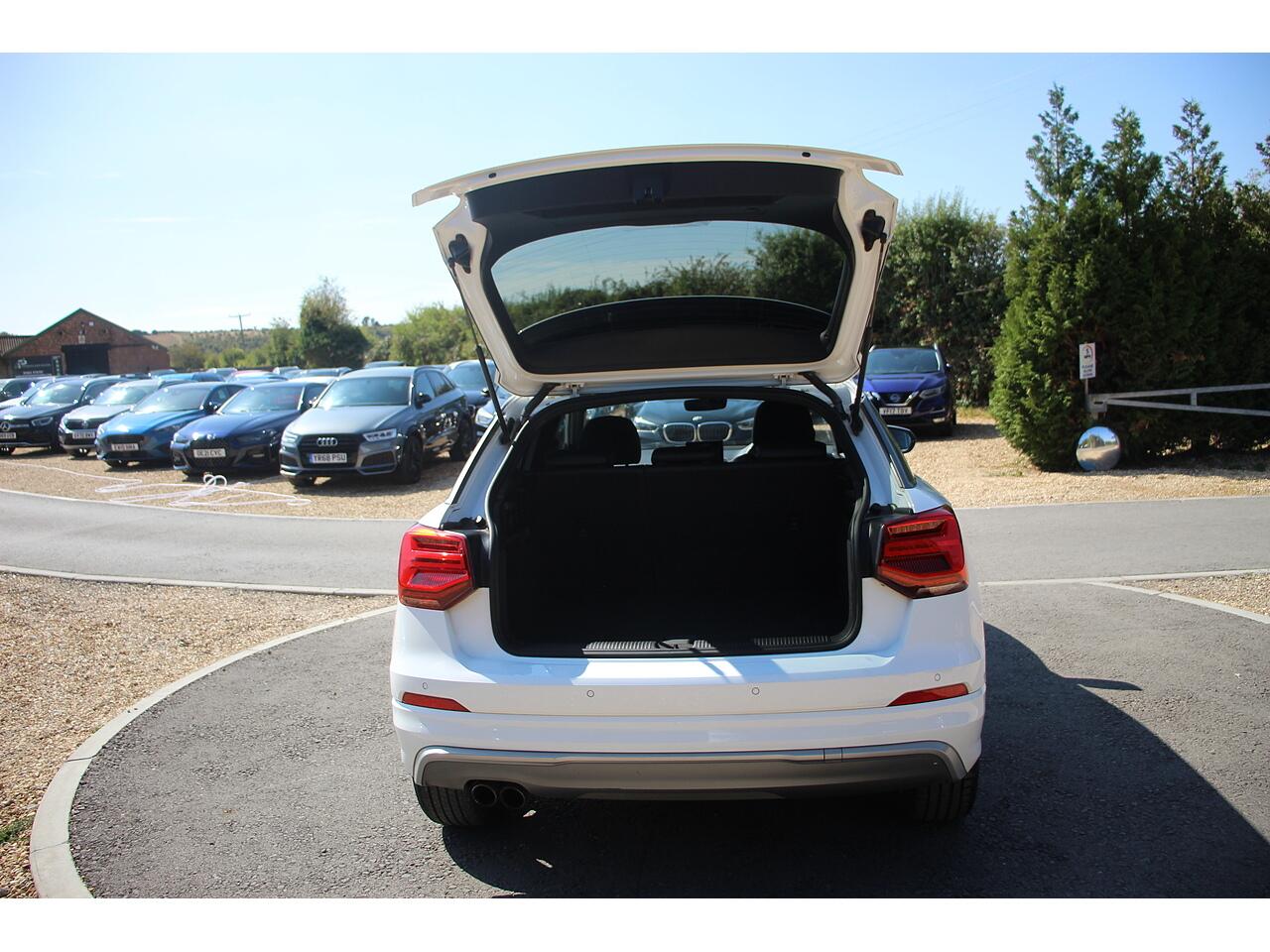 Audi Q2 view 34