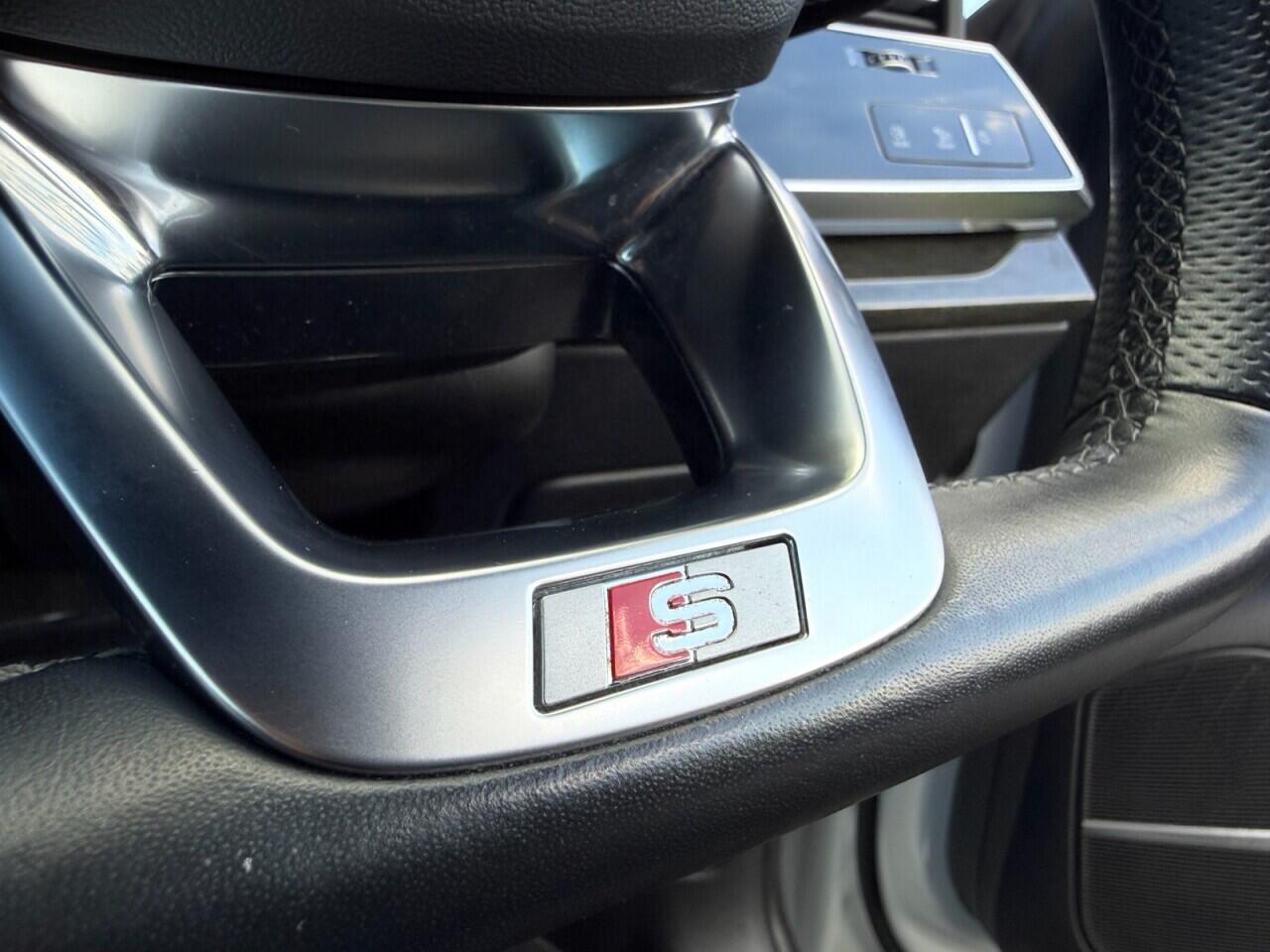 Audi Q8 view 40