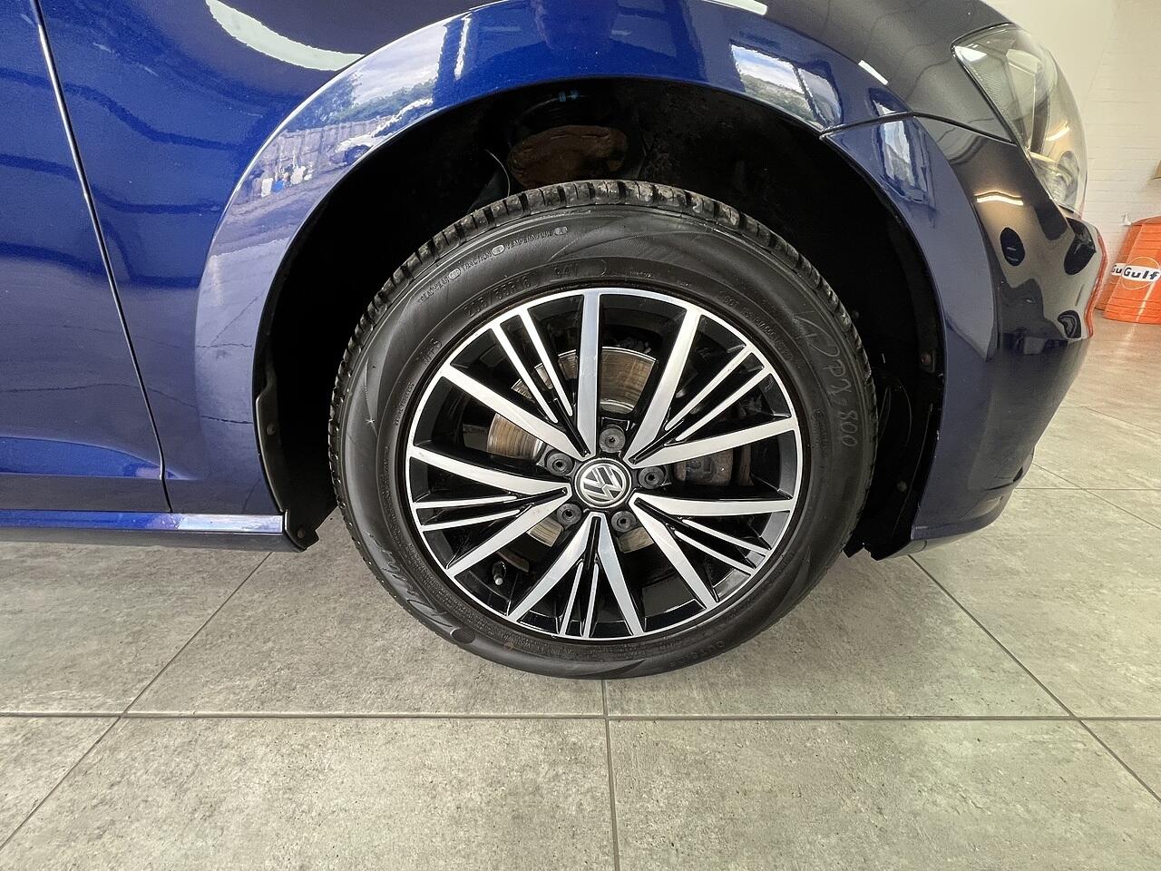 Volkswagen Golf view 23