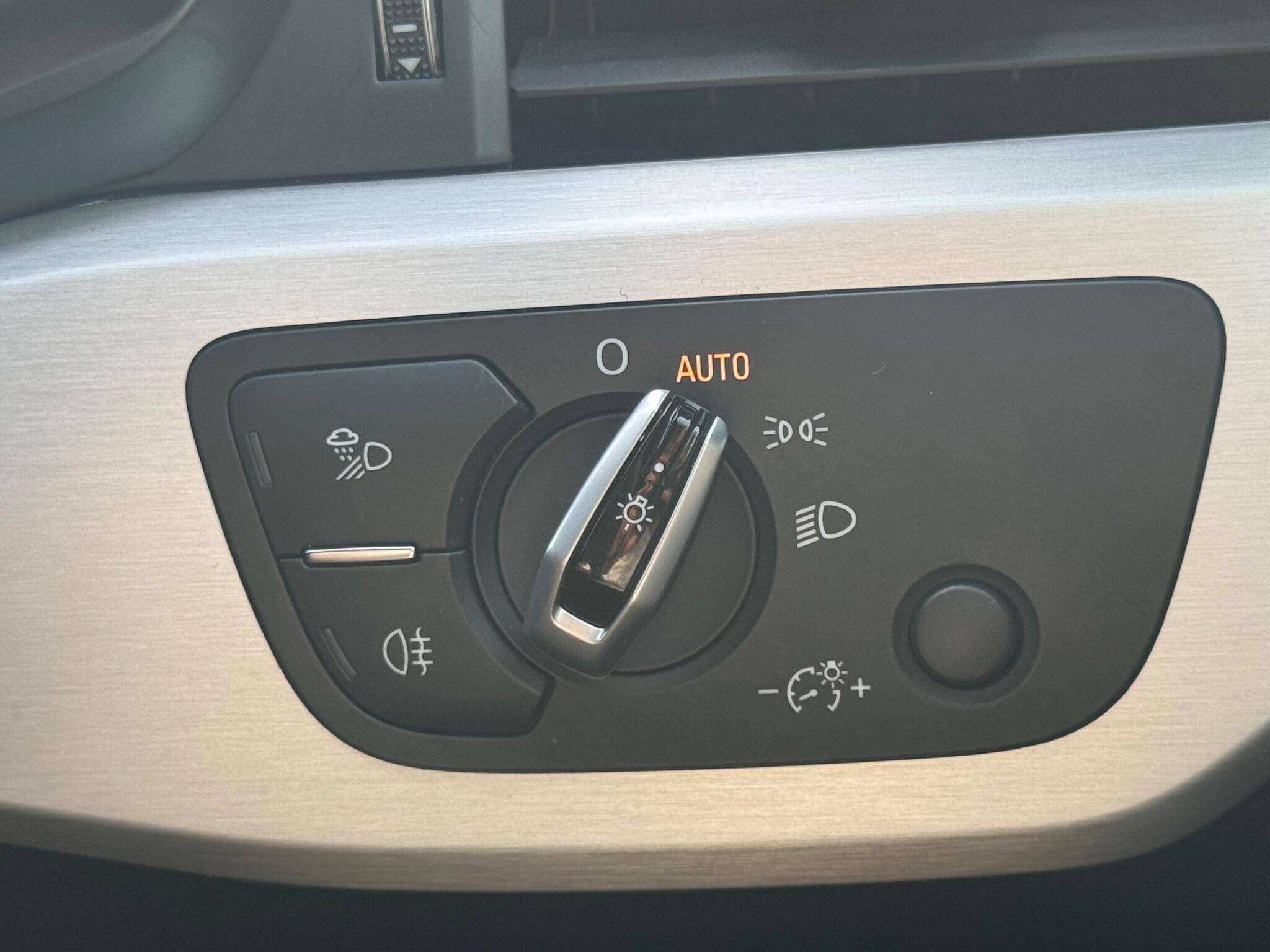 Audi A4 view 24