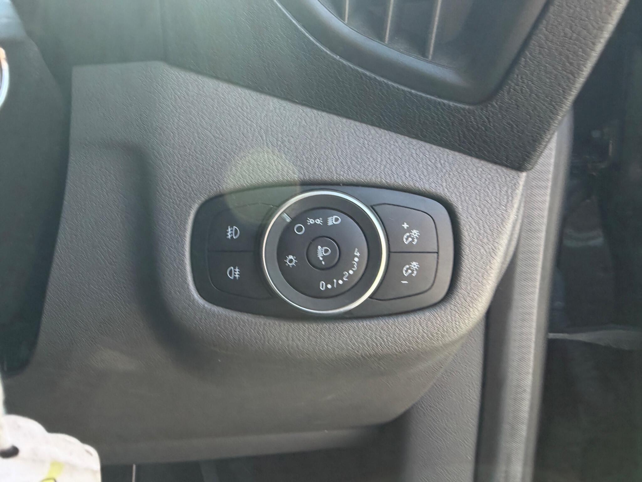 Ford Transit Connect view 10