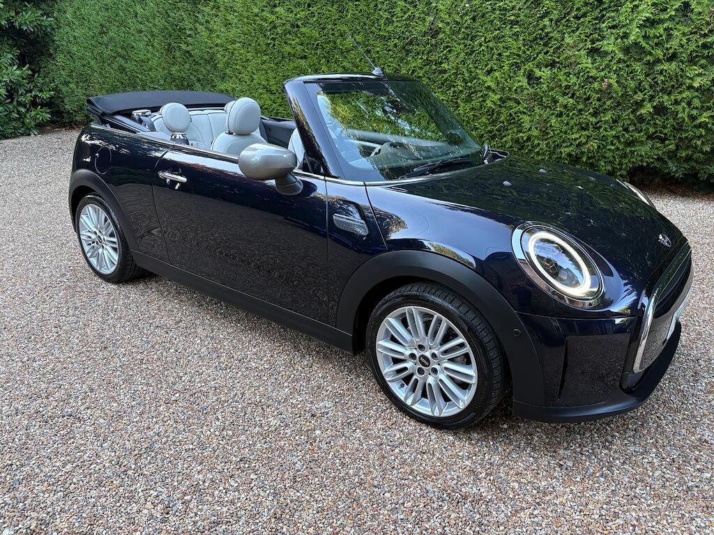 Mini Convertible view 26