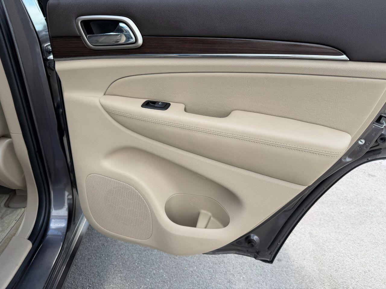 Jeep Grand Cherokee view 47