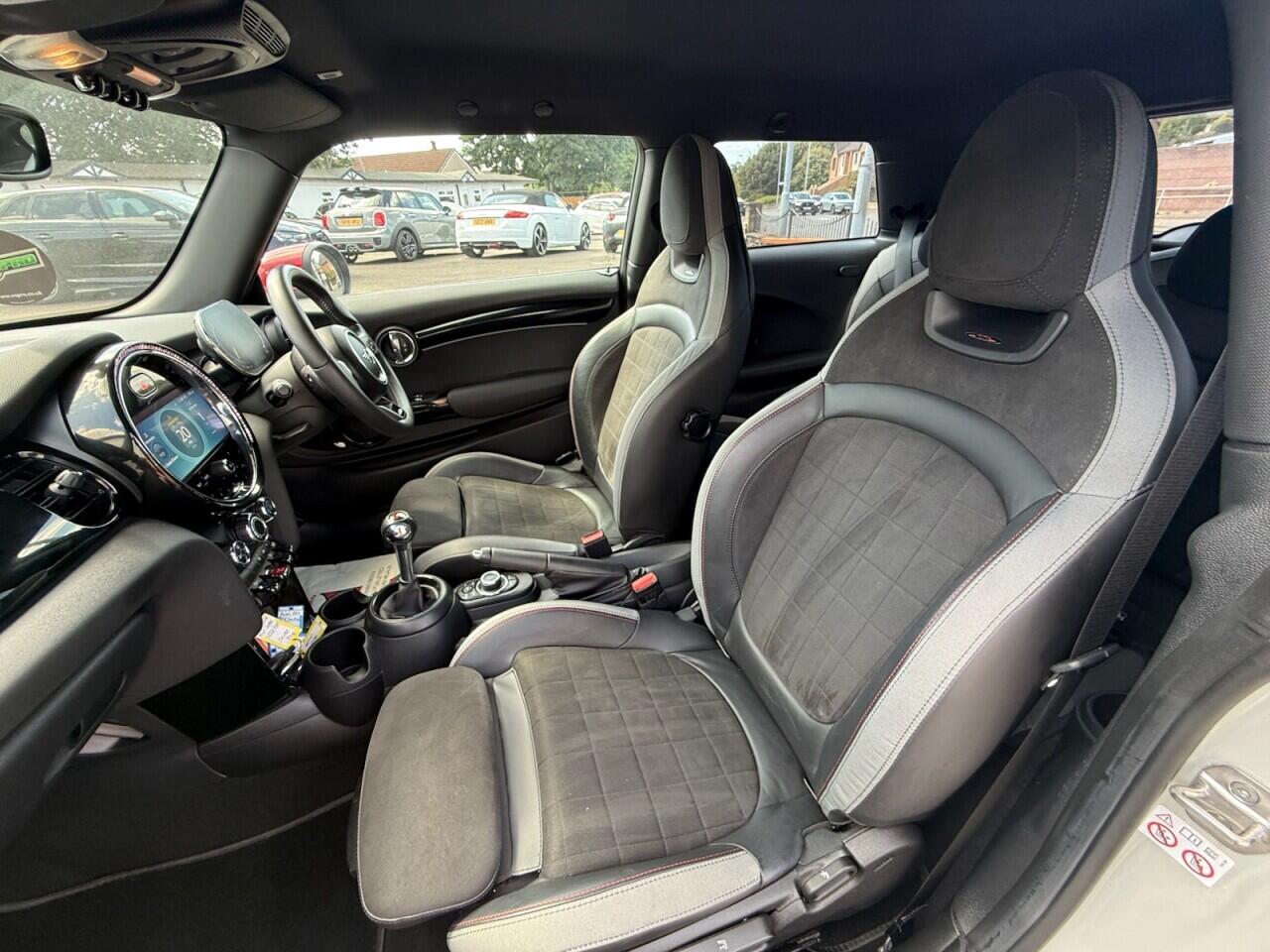 Mini Hatch view 25