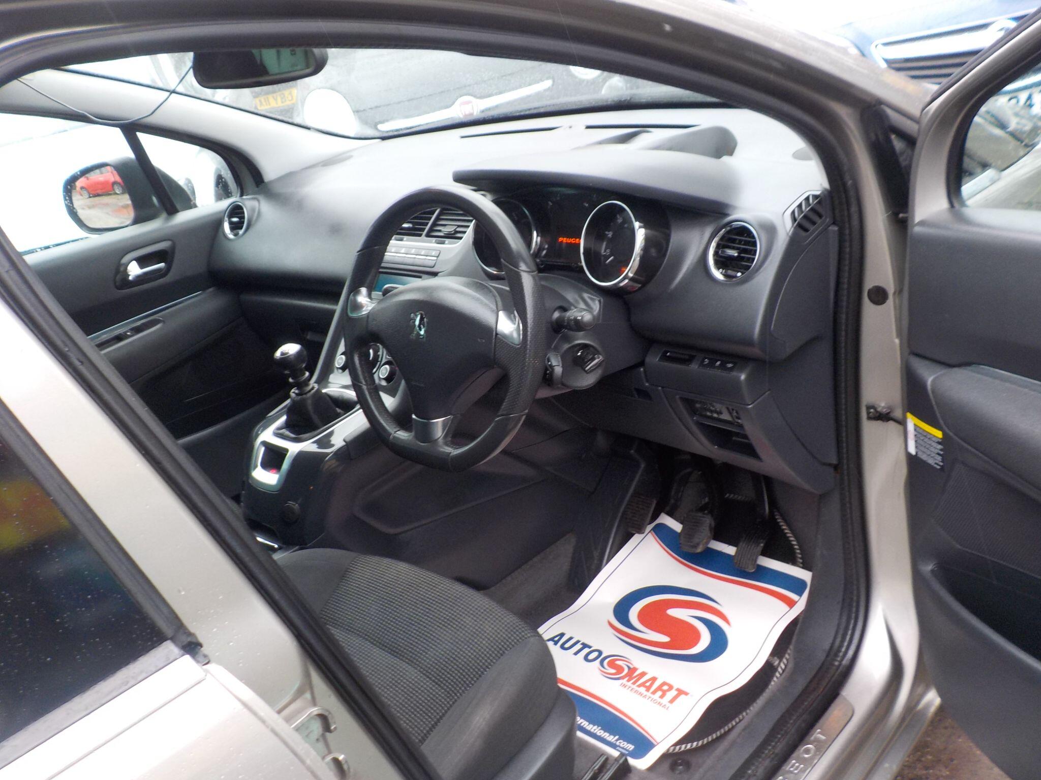 Peugeot 5008 1.6 HDi Allure Euro 5 5dr