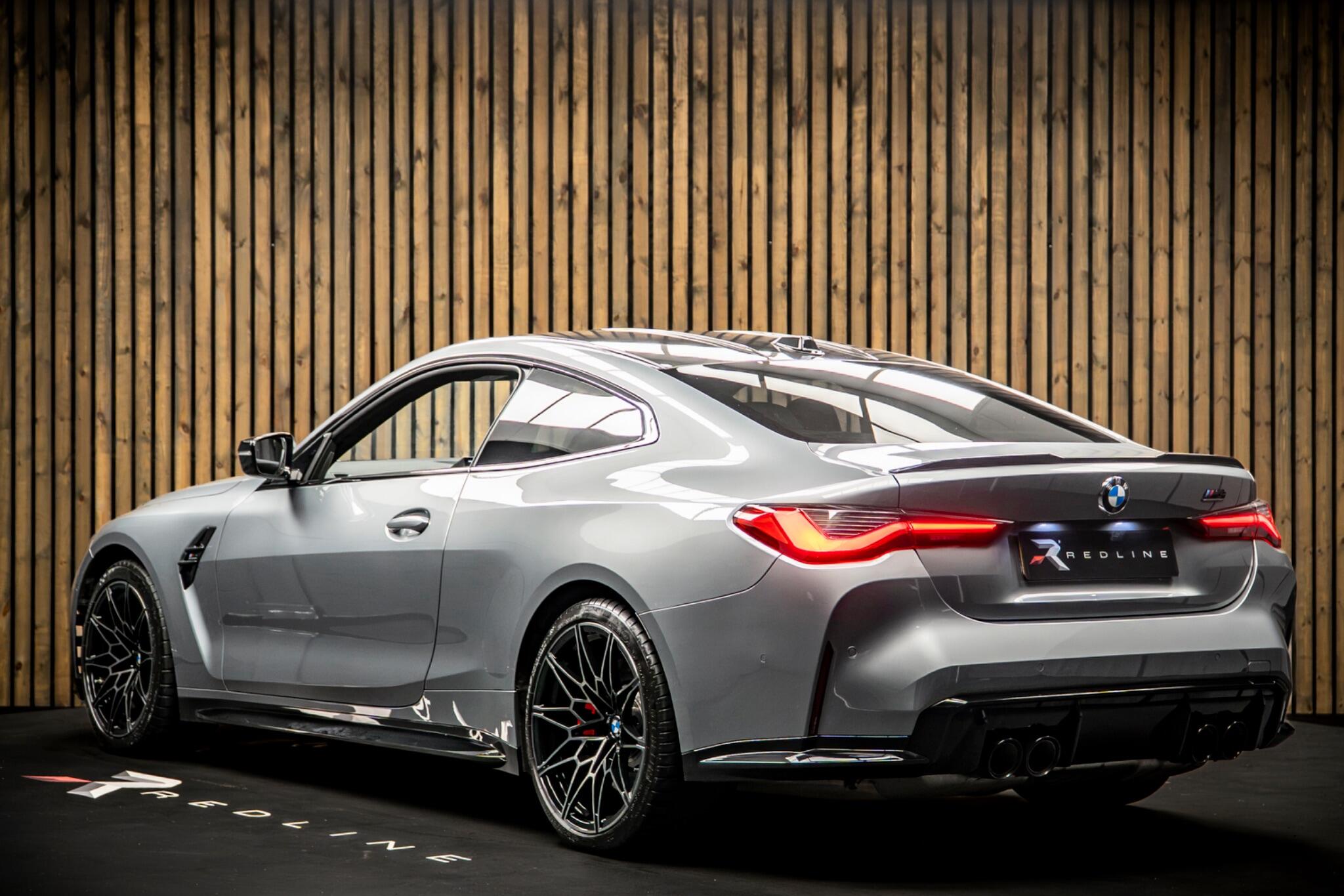 BMW M4 view 3