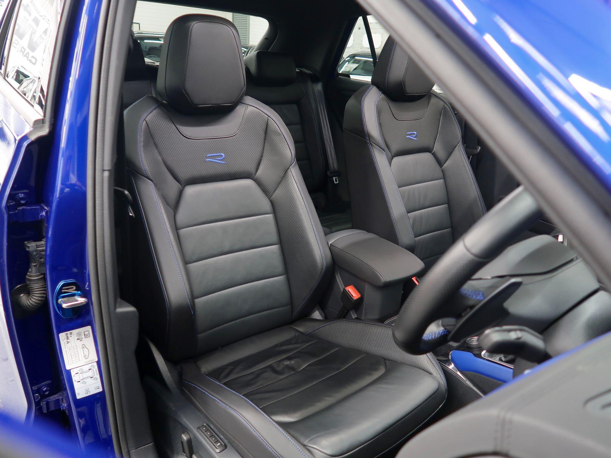 Volkswagen T-Roc view 11