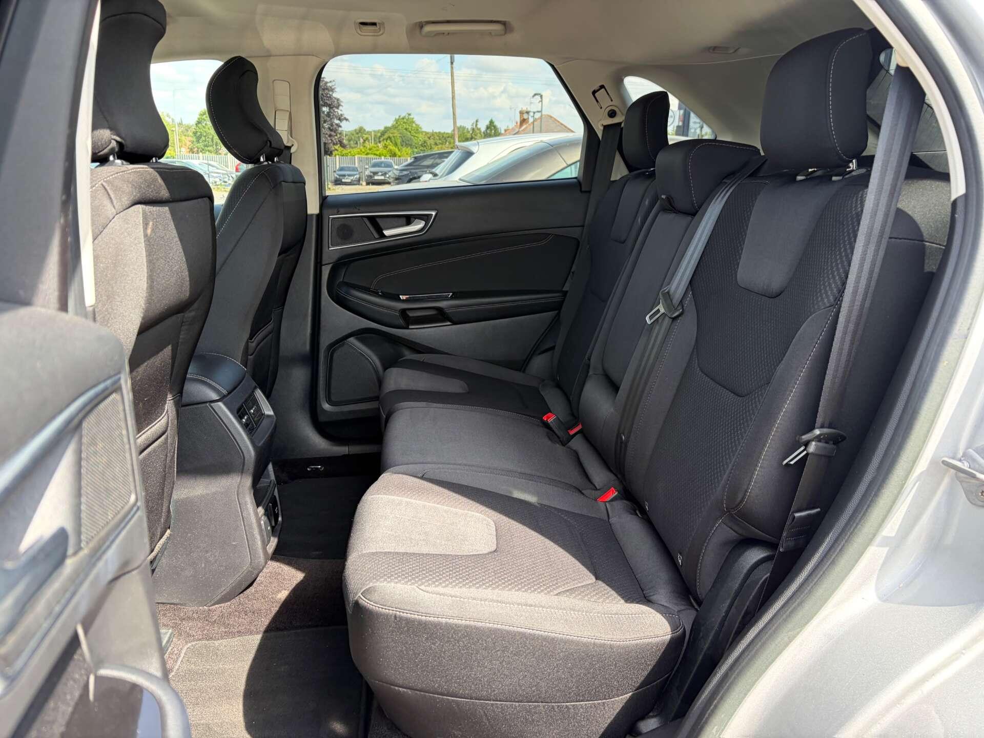 Ford Edge view 20