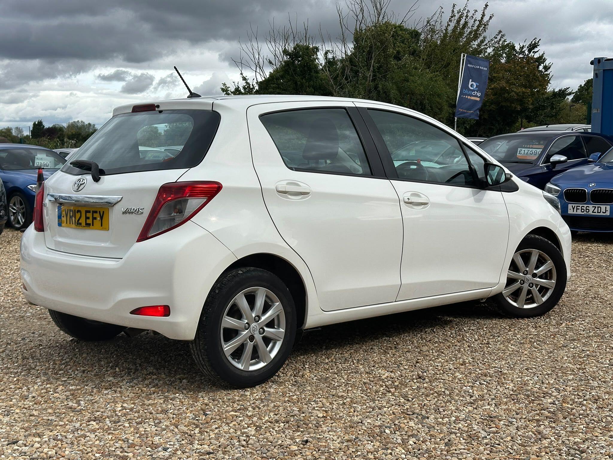 Toyota Yaris view 3