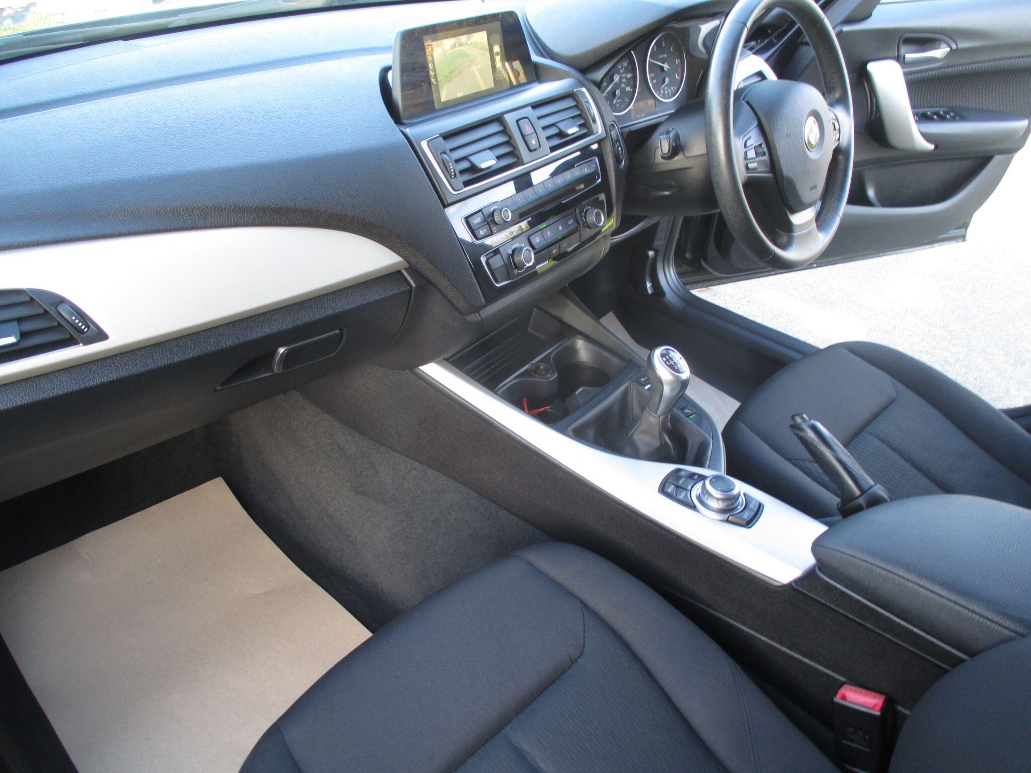 BMW 1 Series view 32