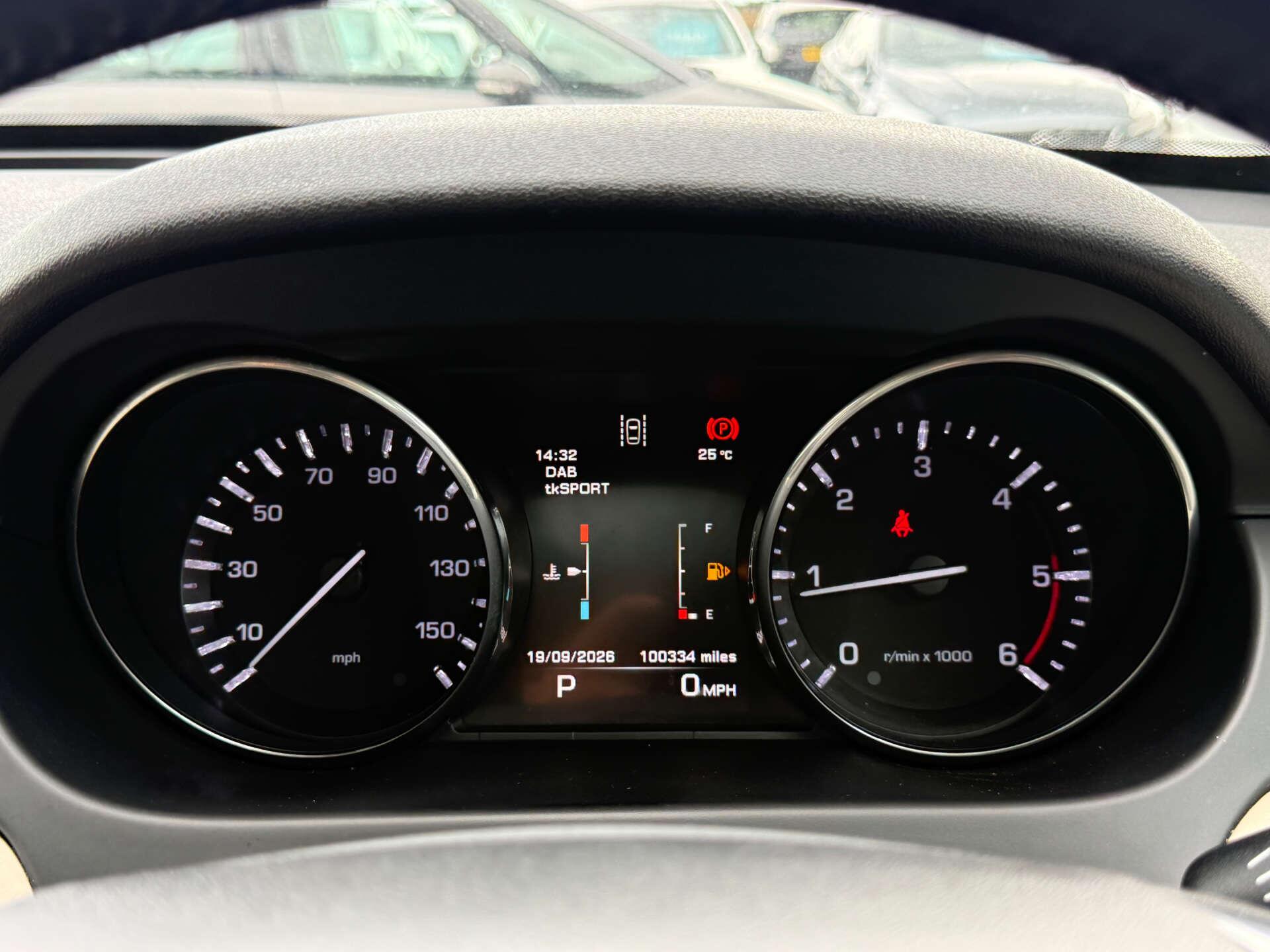 Land Rover Discovery Sport view 66