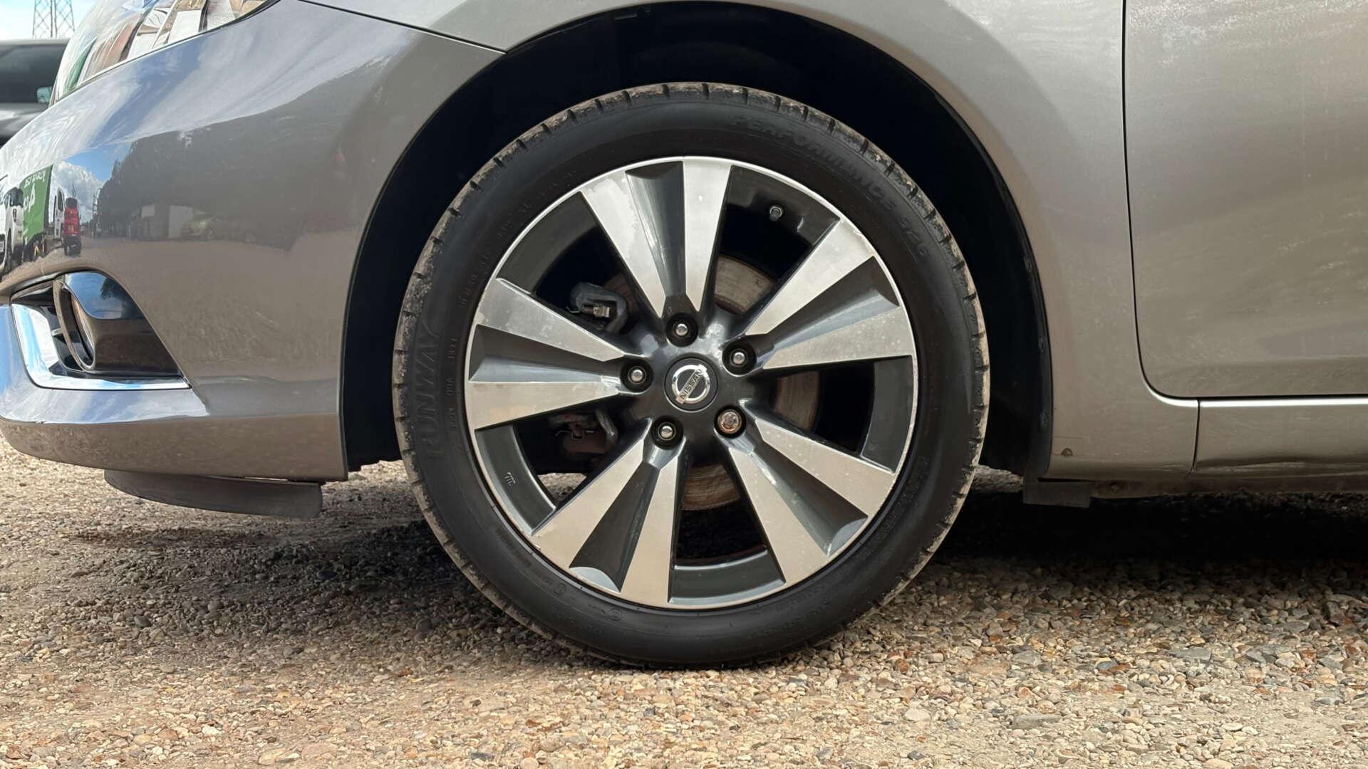 Nissan Pulsar view 32
