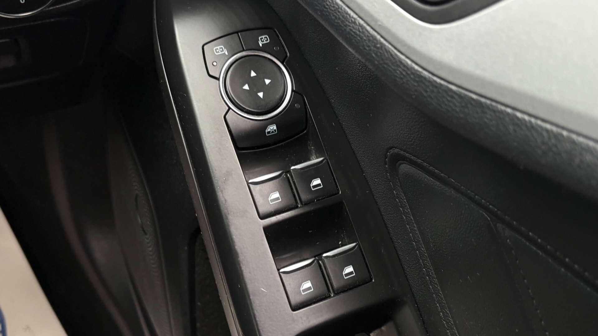 Ford Focus view 22