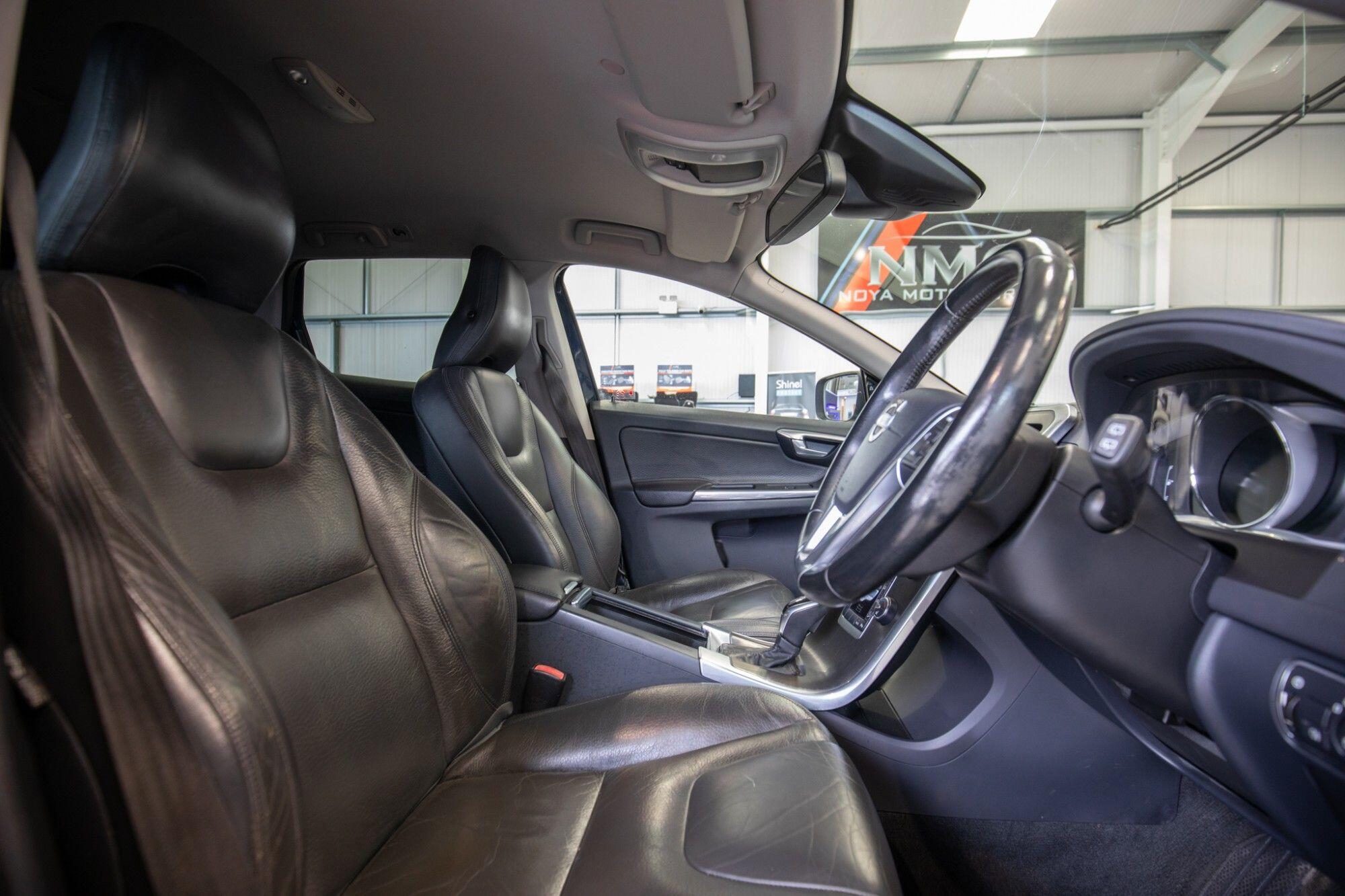Volvo XC60 view 3