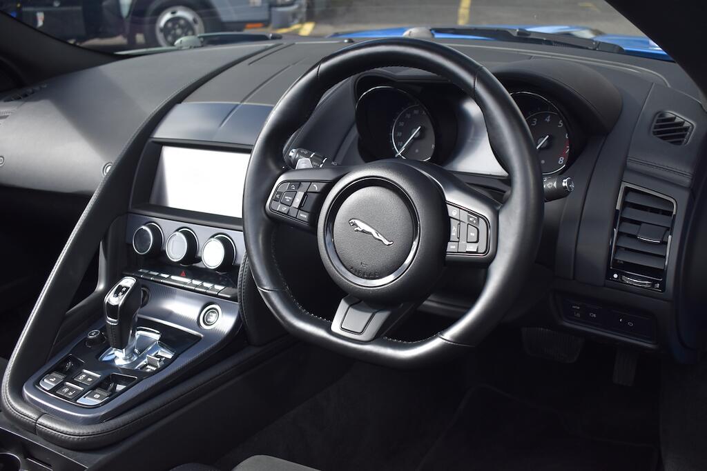 Jaguar F-Type view 10