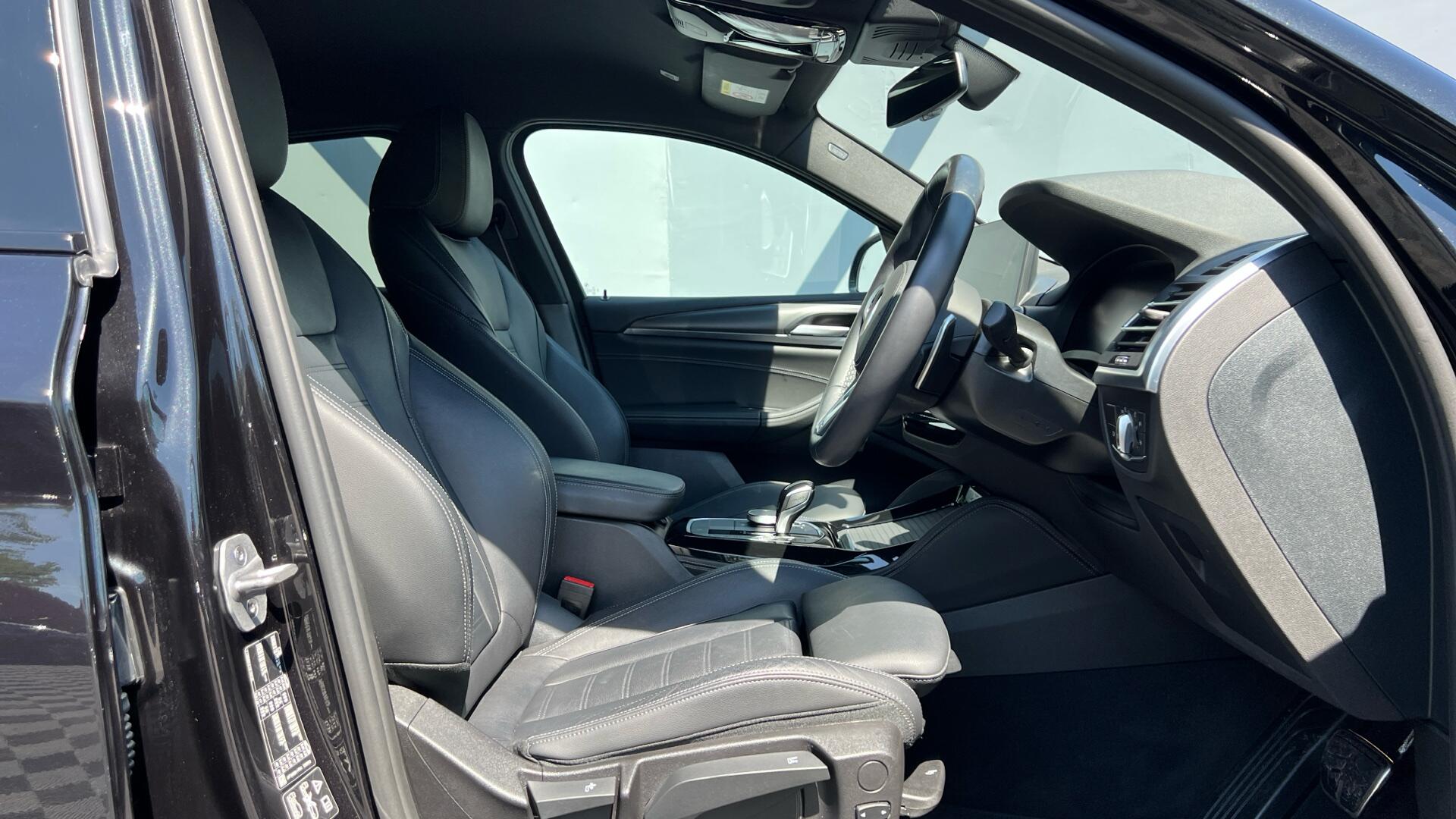 BMW X4 view 11