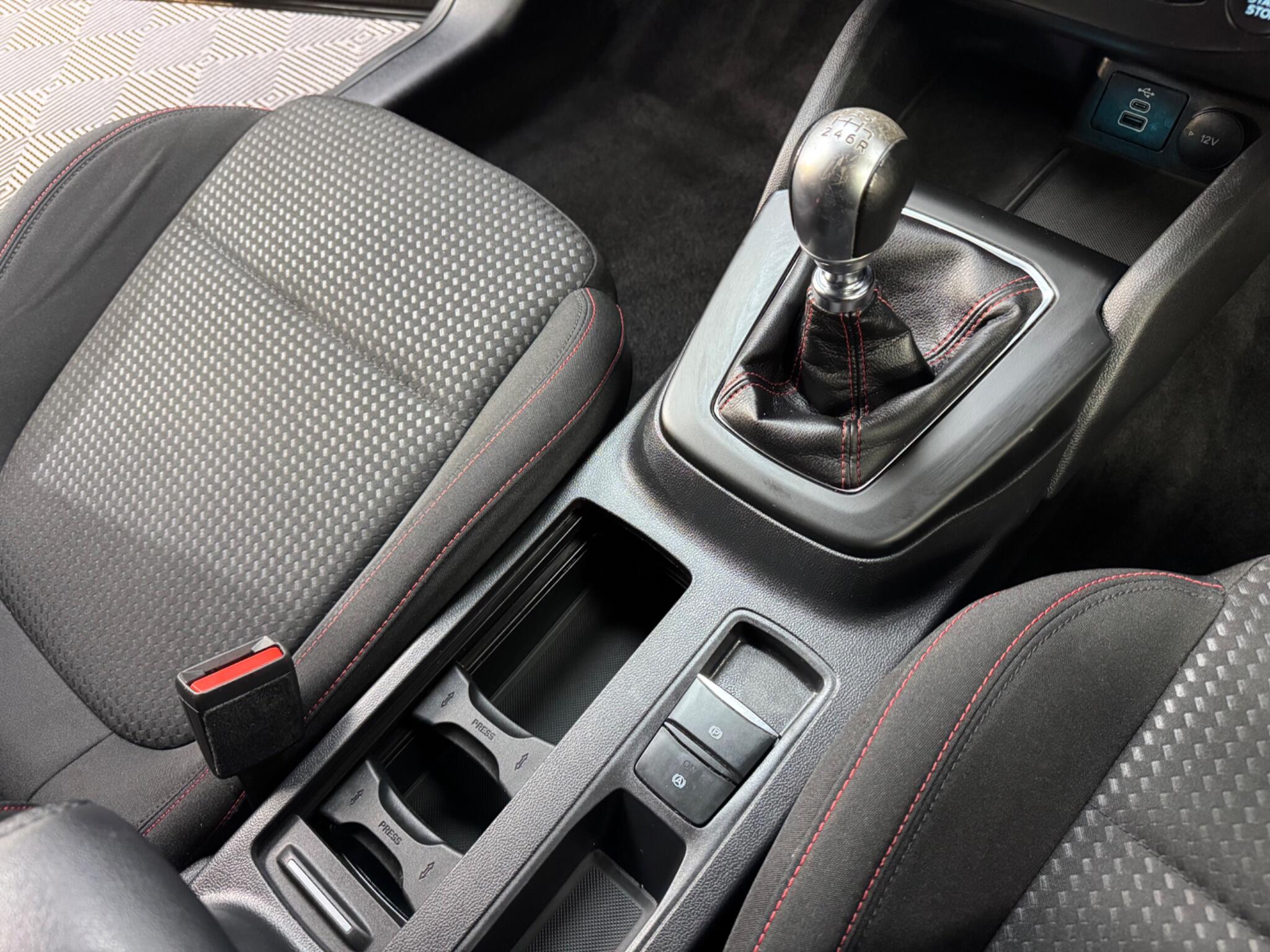 Ford Focus view 19