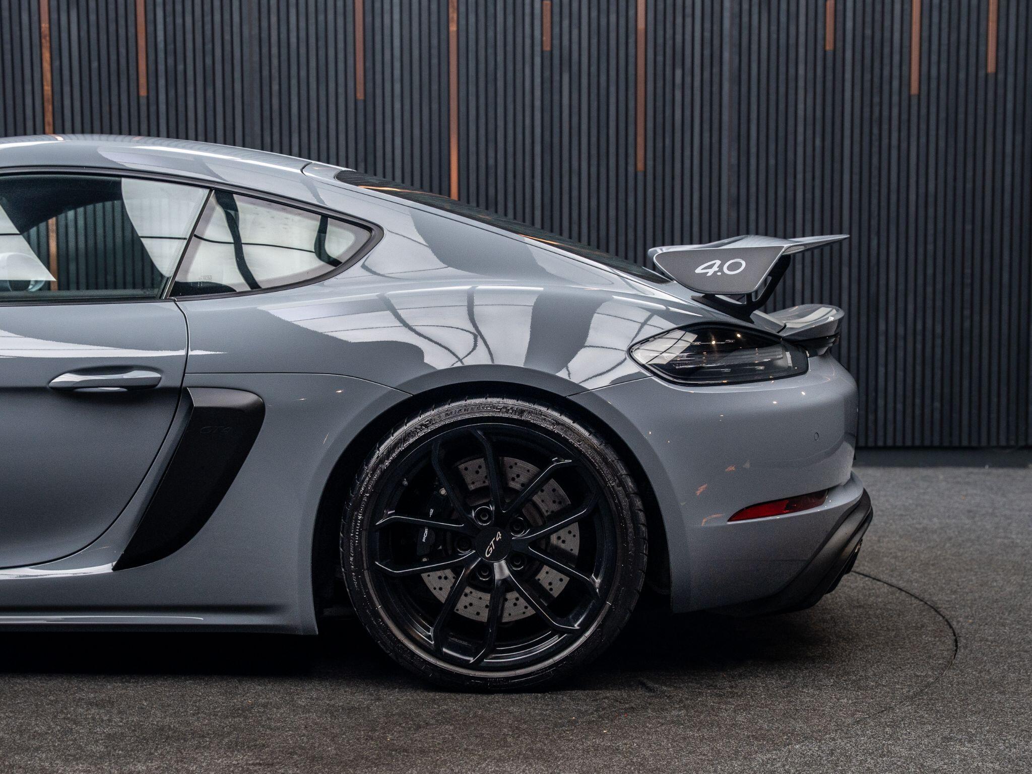 Porsche Cayman view 17