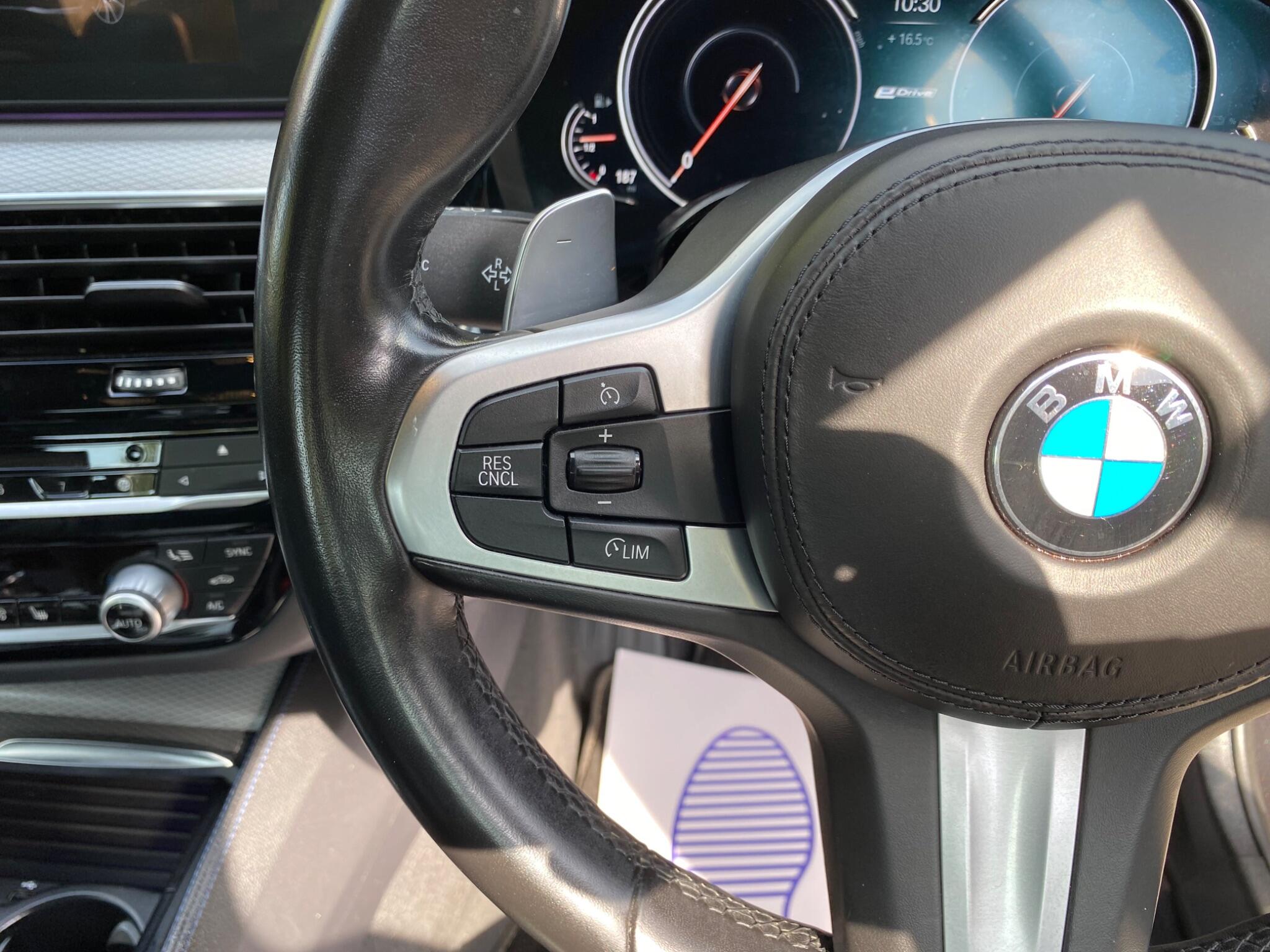 BMW 5 Series view 30