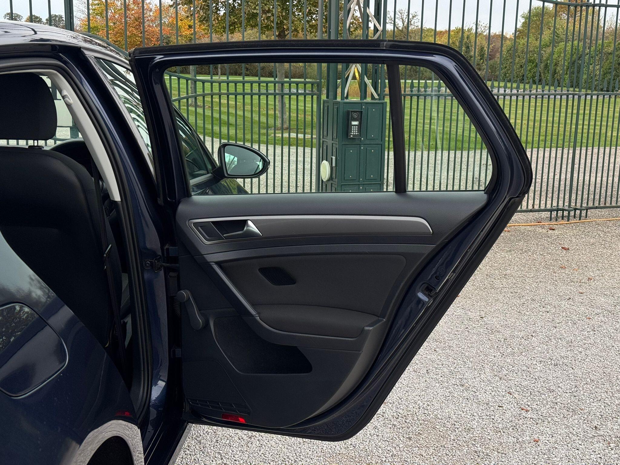 2013 Volkswagen Golf image 22