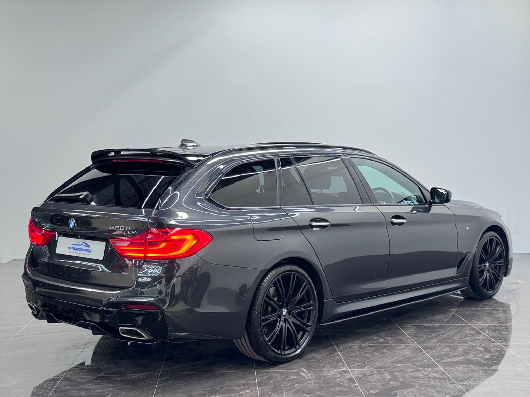 BMW 5 Series view 26