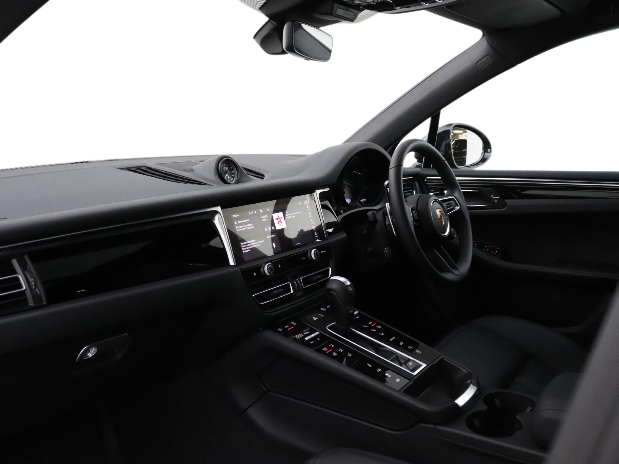 Porsche Macan view 13