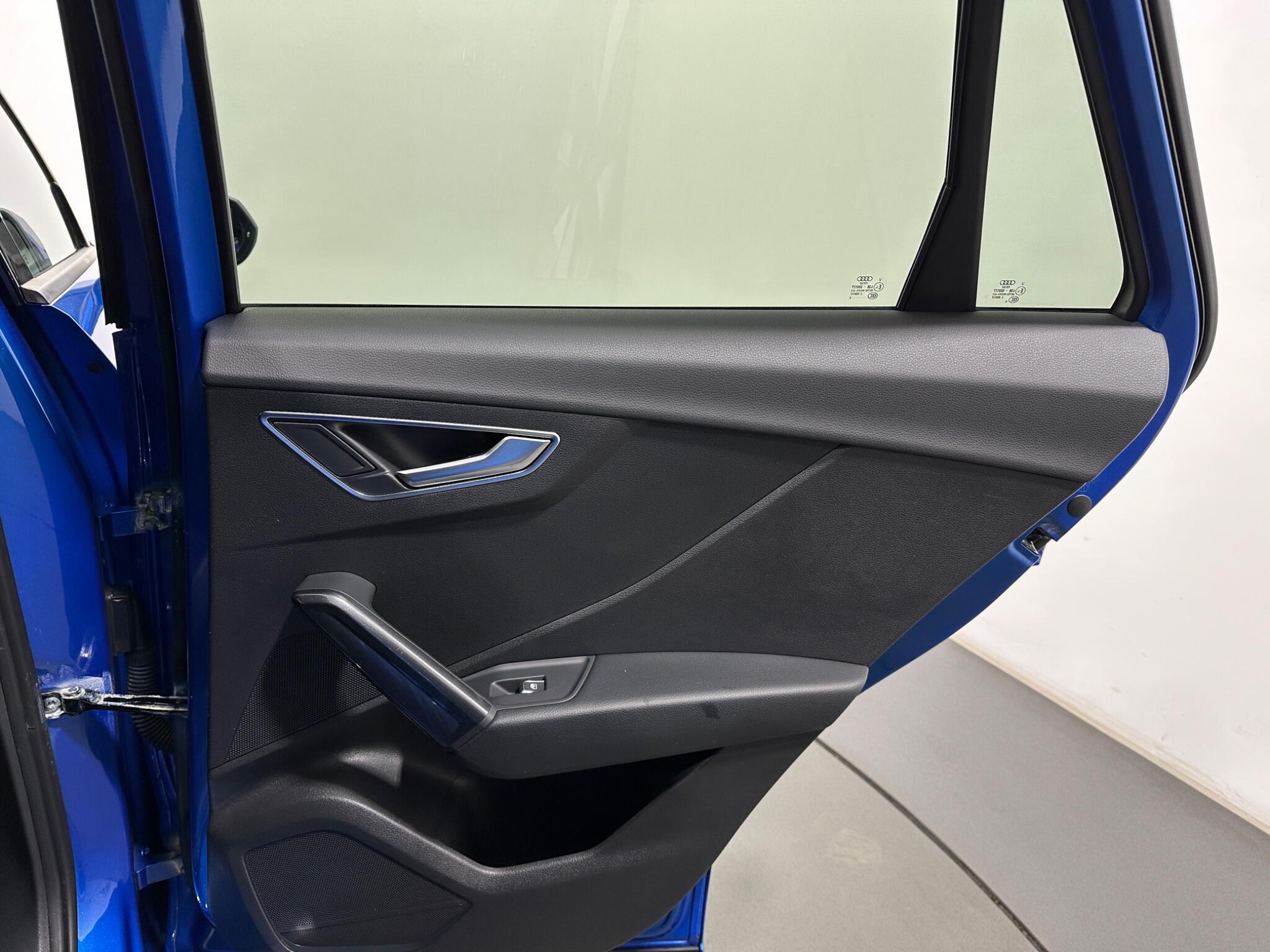 Audi Q2 view 43